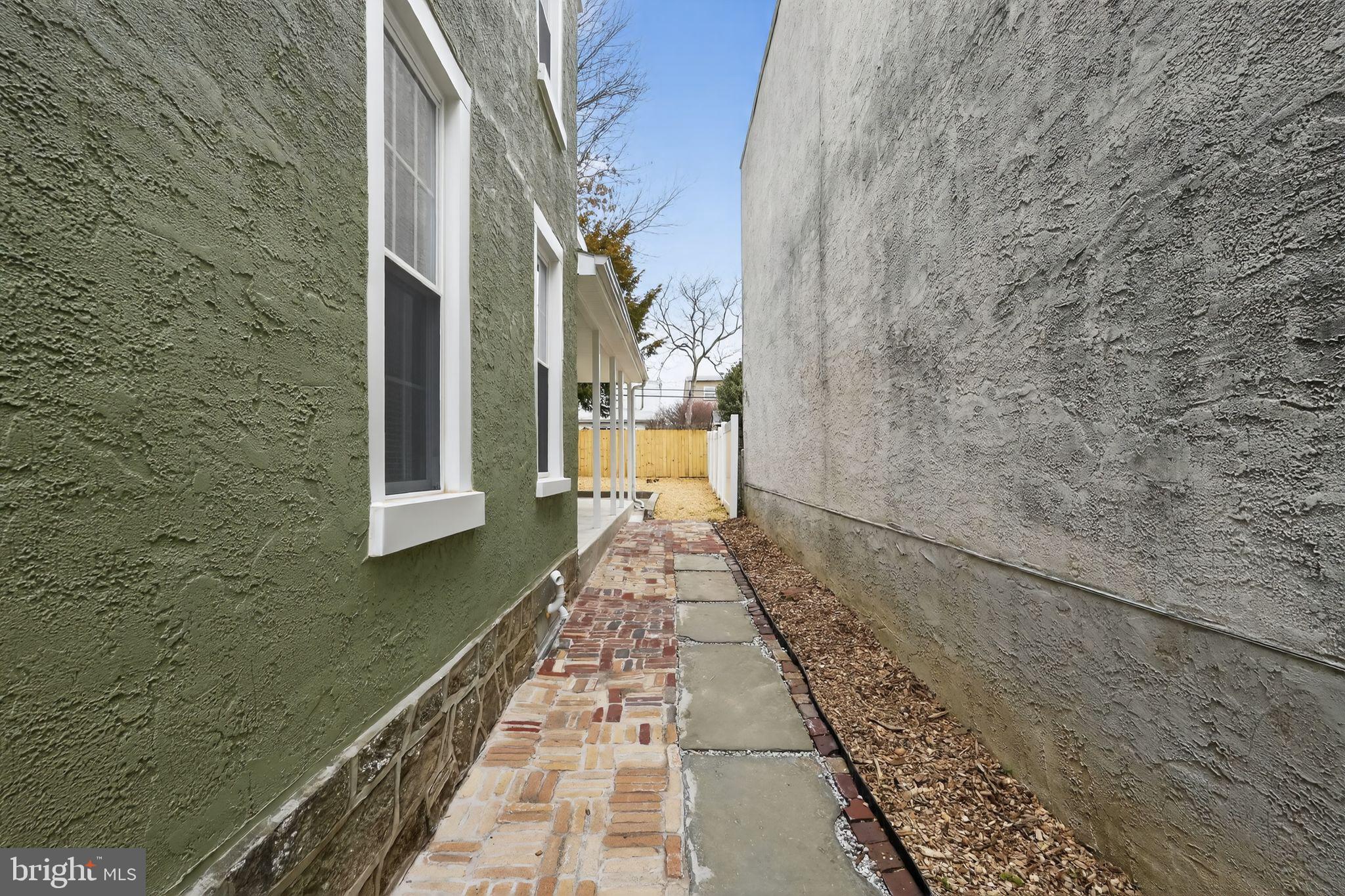 ROXBOROUGH - Residential