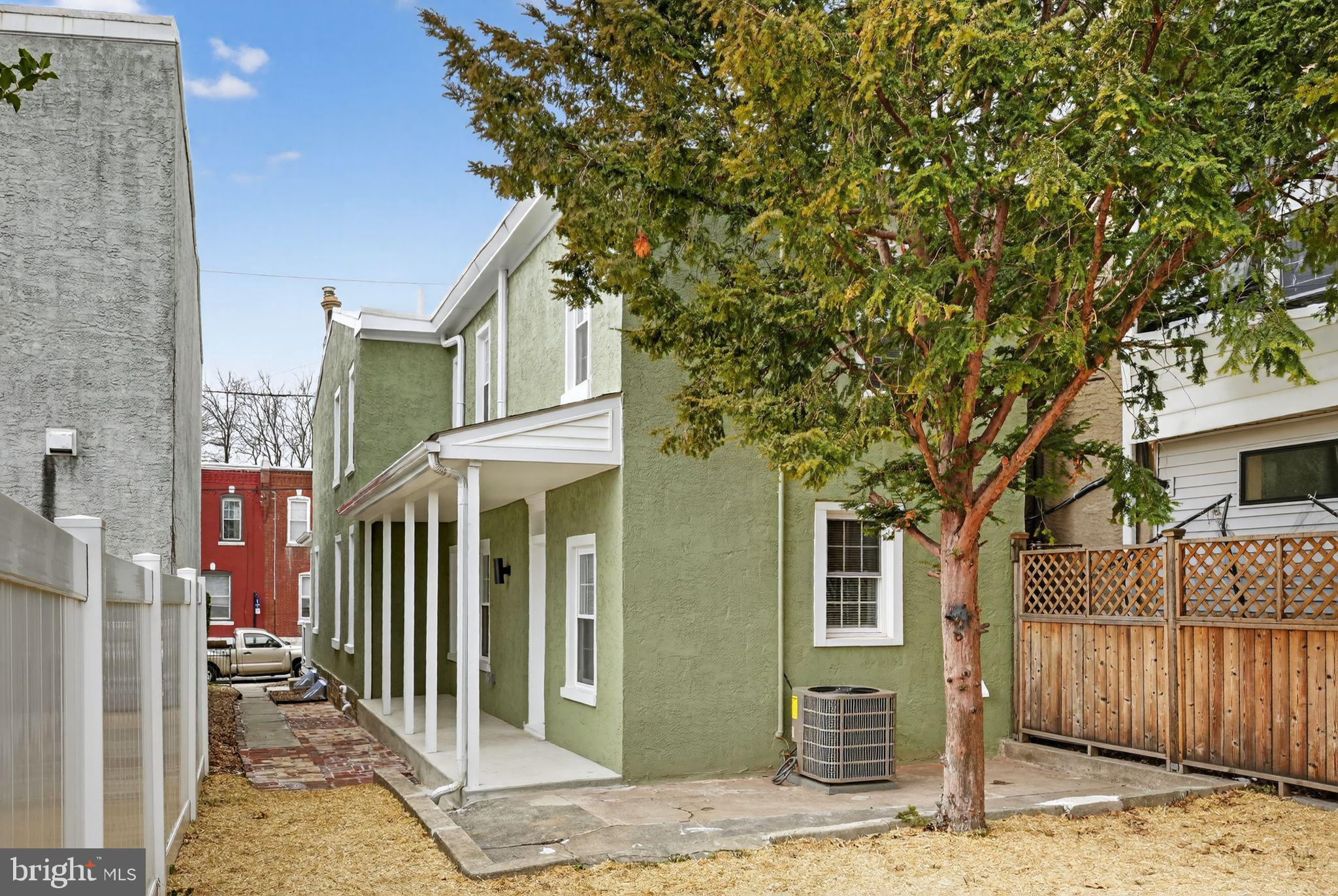 ROXBOROUGH - Residential