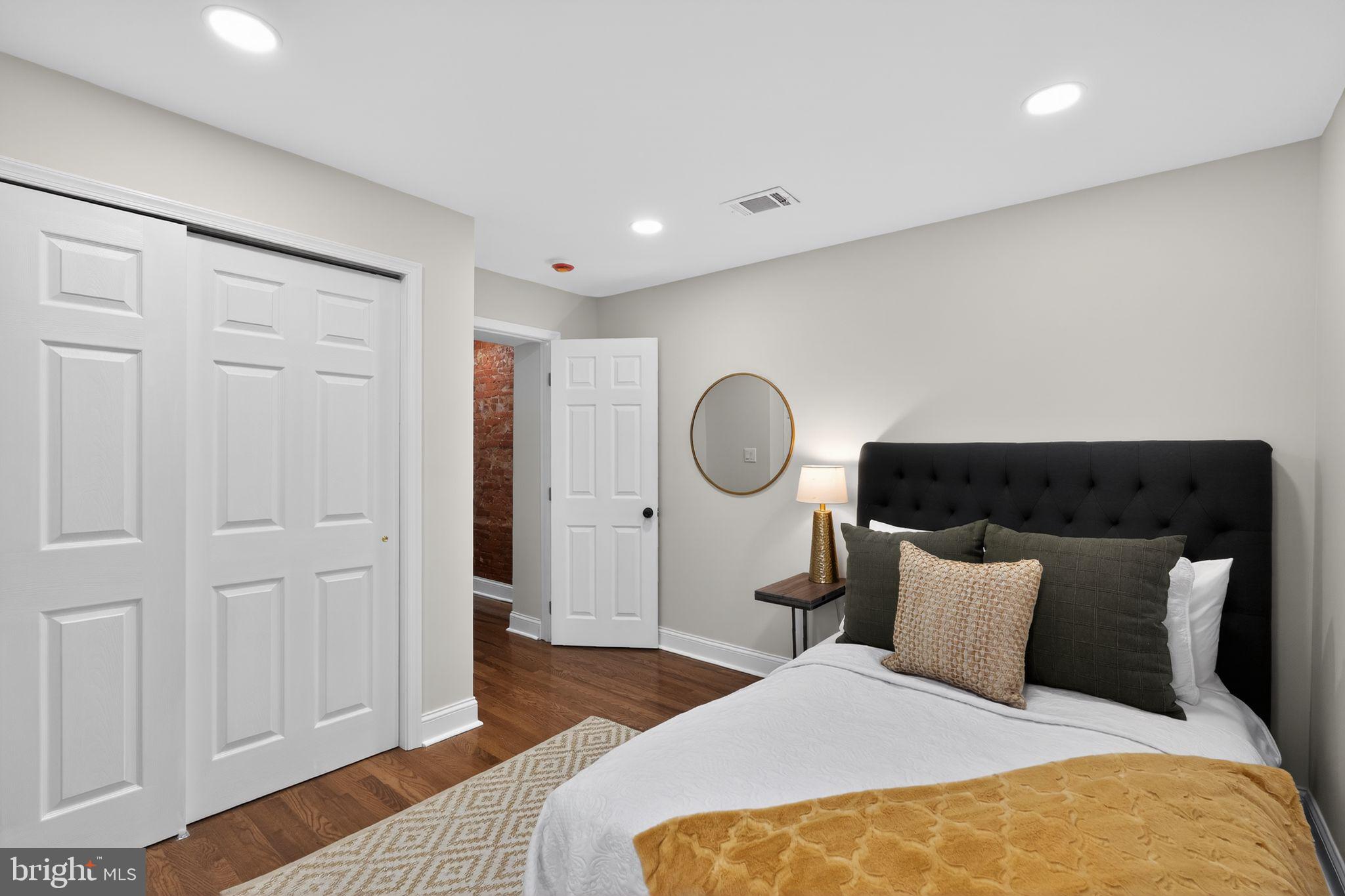 ROXBOROUGH - Residential