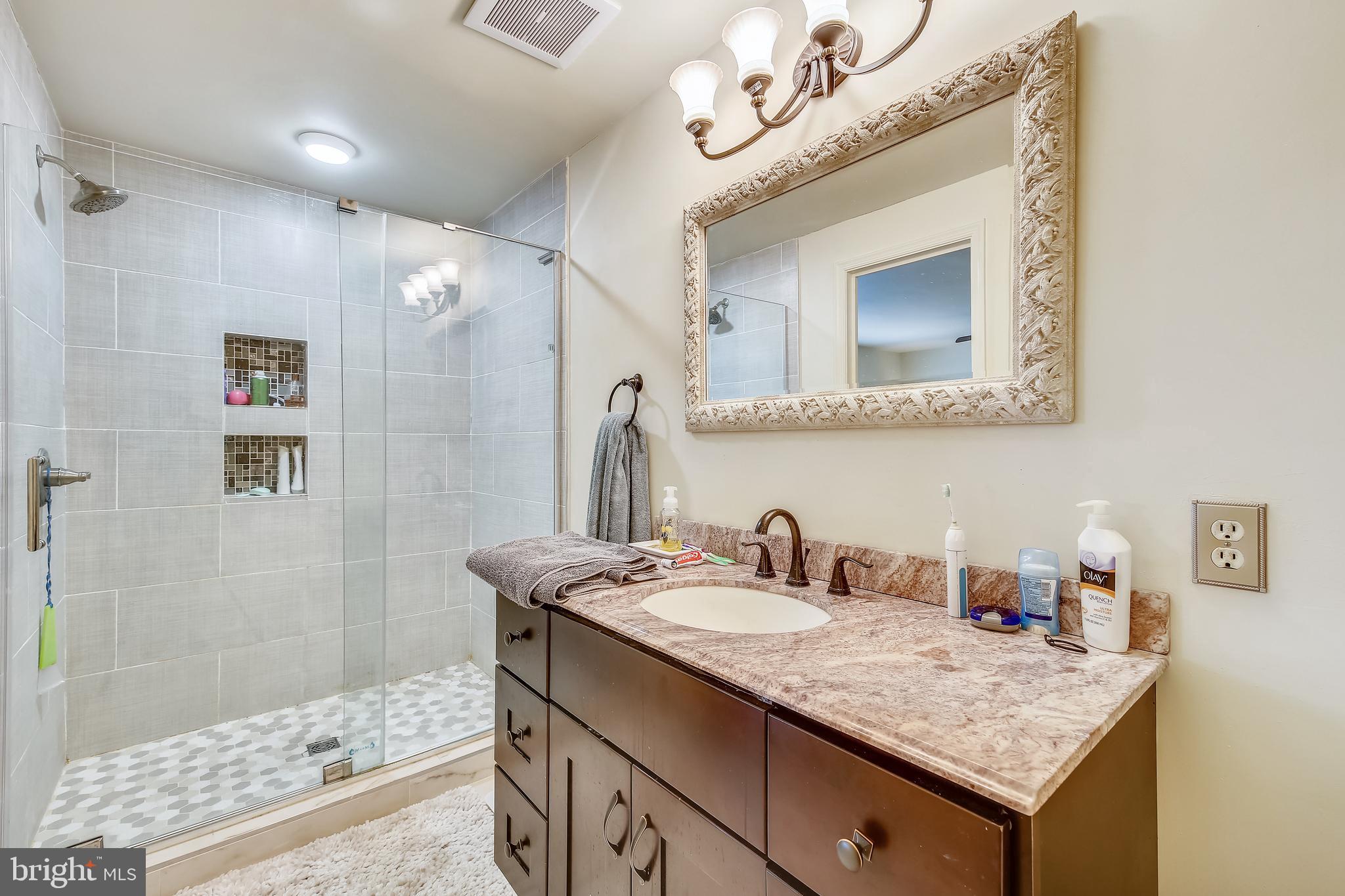 FALLSREACH - Residential Lease