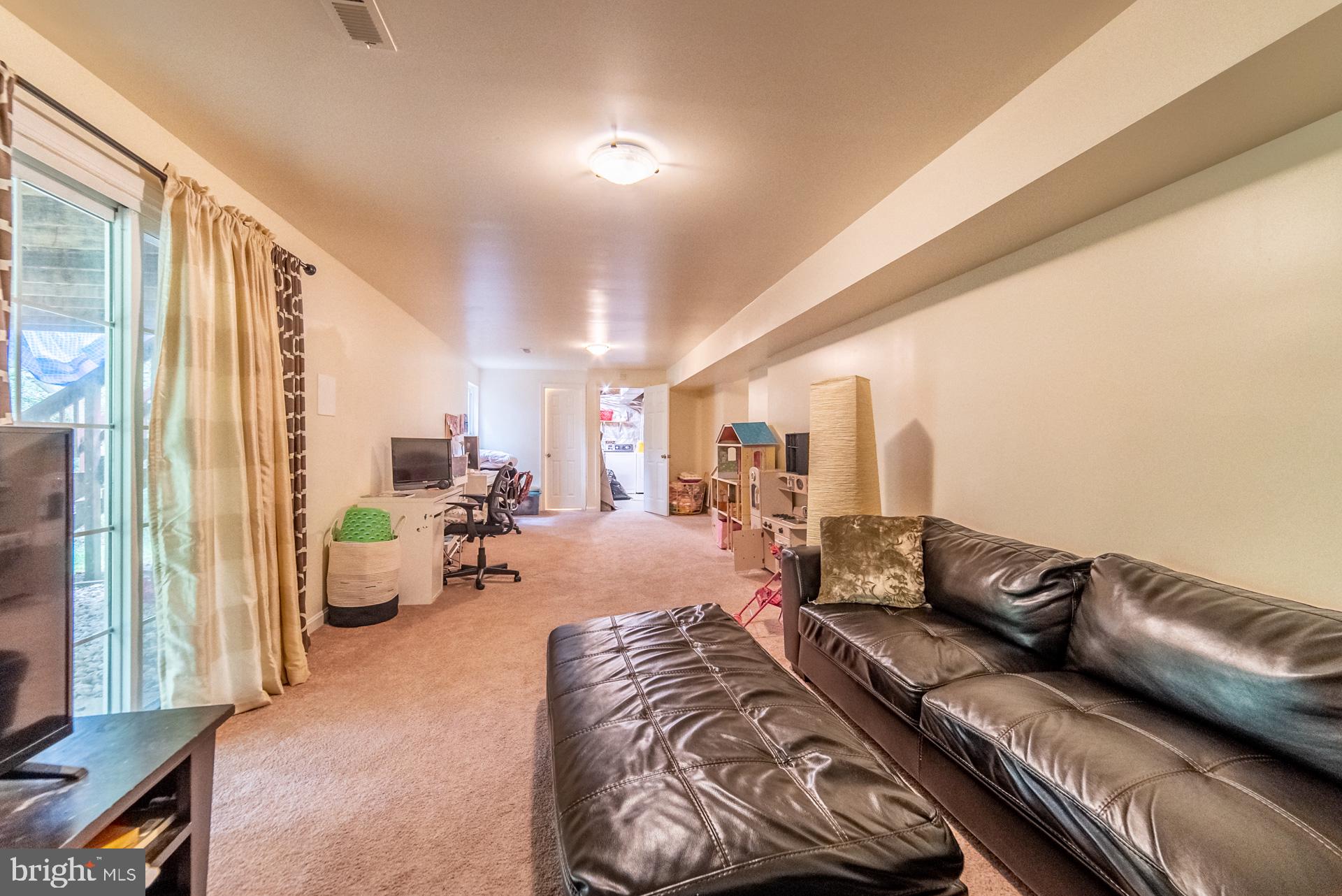 STRATFORD GLEN - Residential Lease