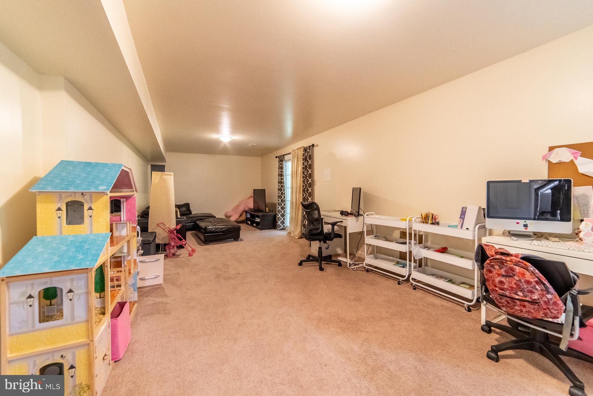 STRATFORD GLEN - Residential Lease