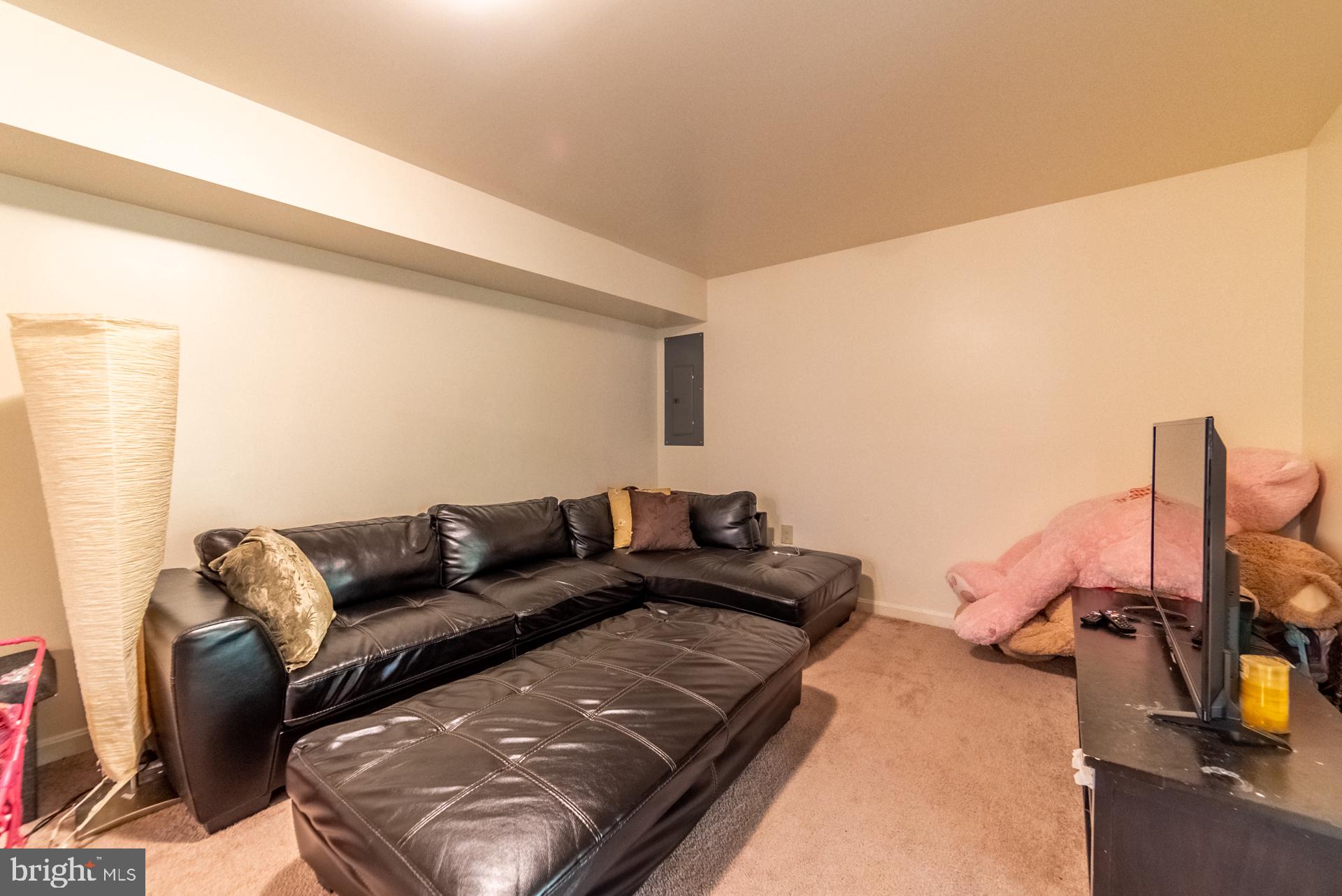 STRATFORD GLEN - Residential Lease