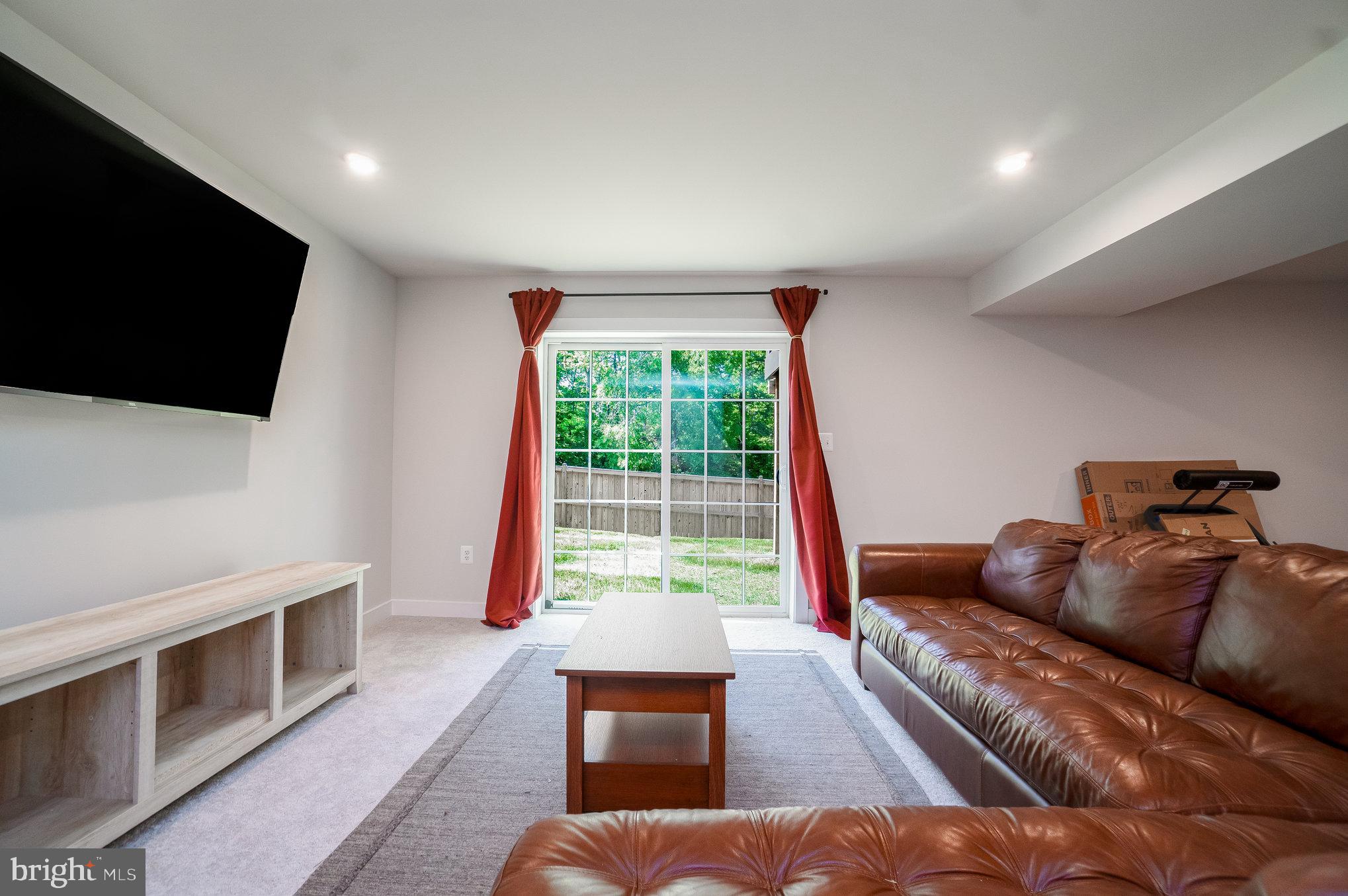 FREDERICKSBURG - Residential