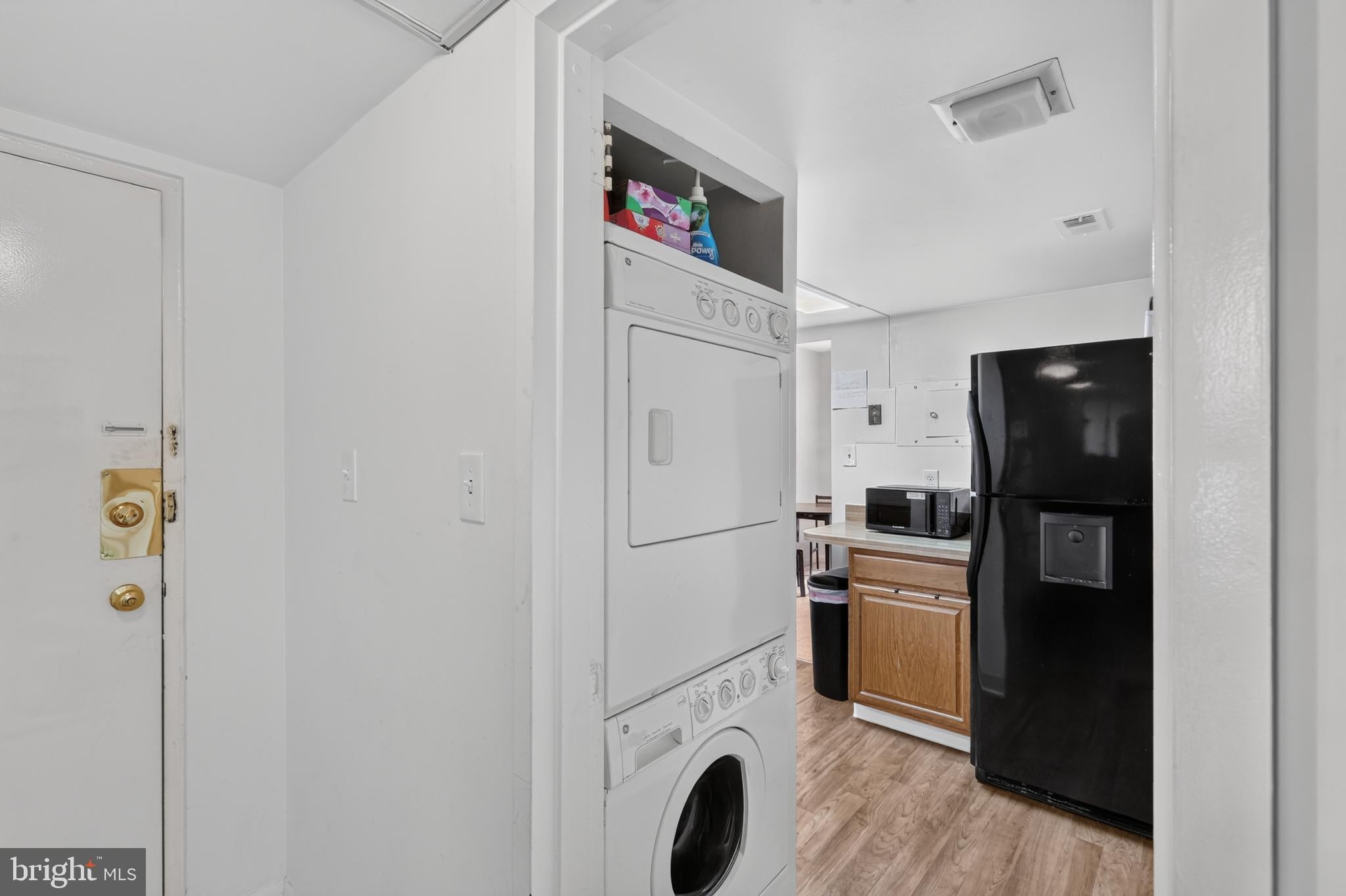 1427 NORTHGATE SQUARE 12