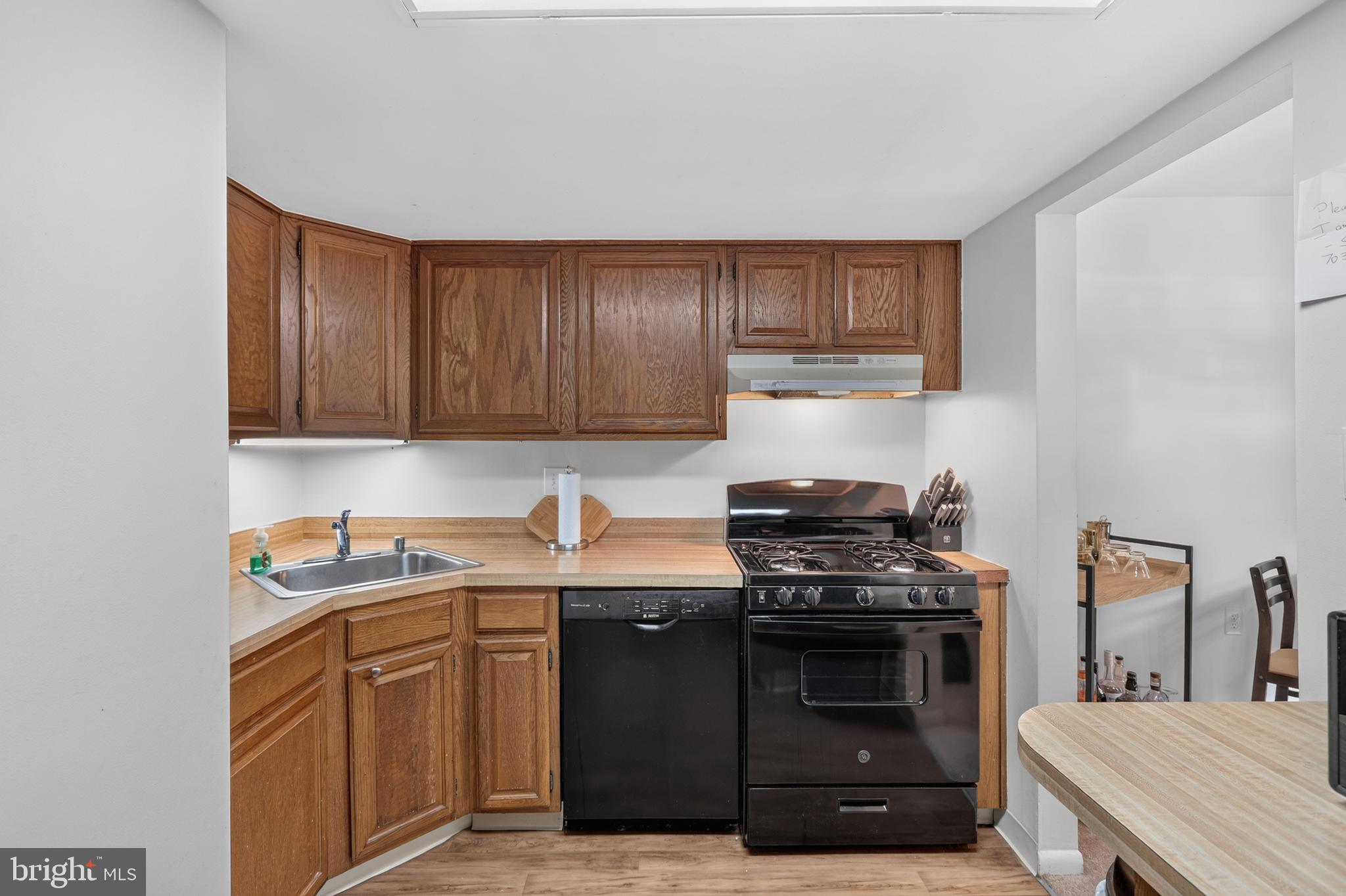 1427 NORTHGATE SQUARE 12