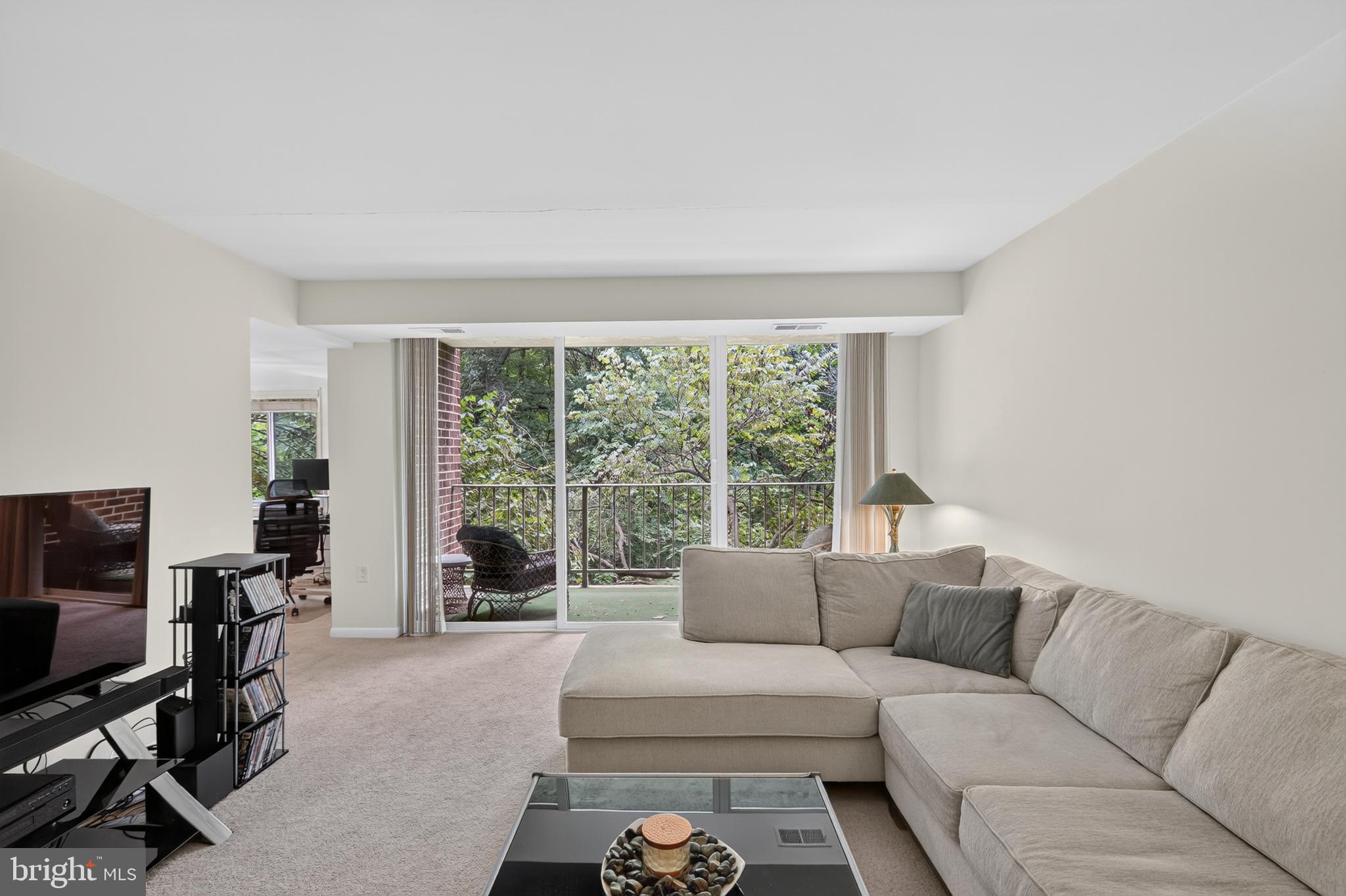 1427 NORTHGATE SQUARE 12