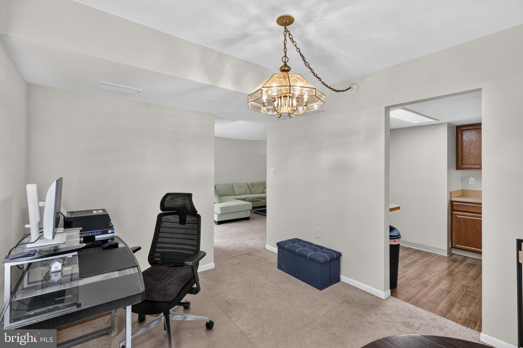 1427 NORTHGATE SQUARE 12