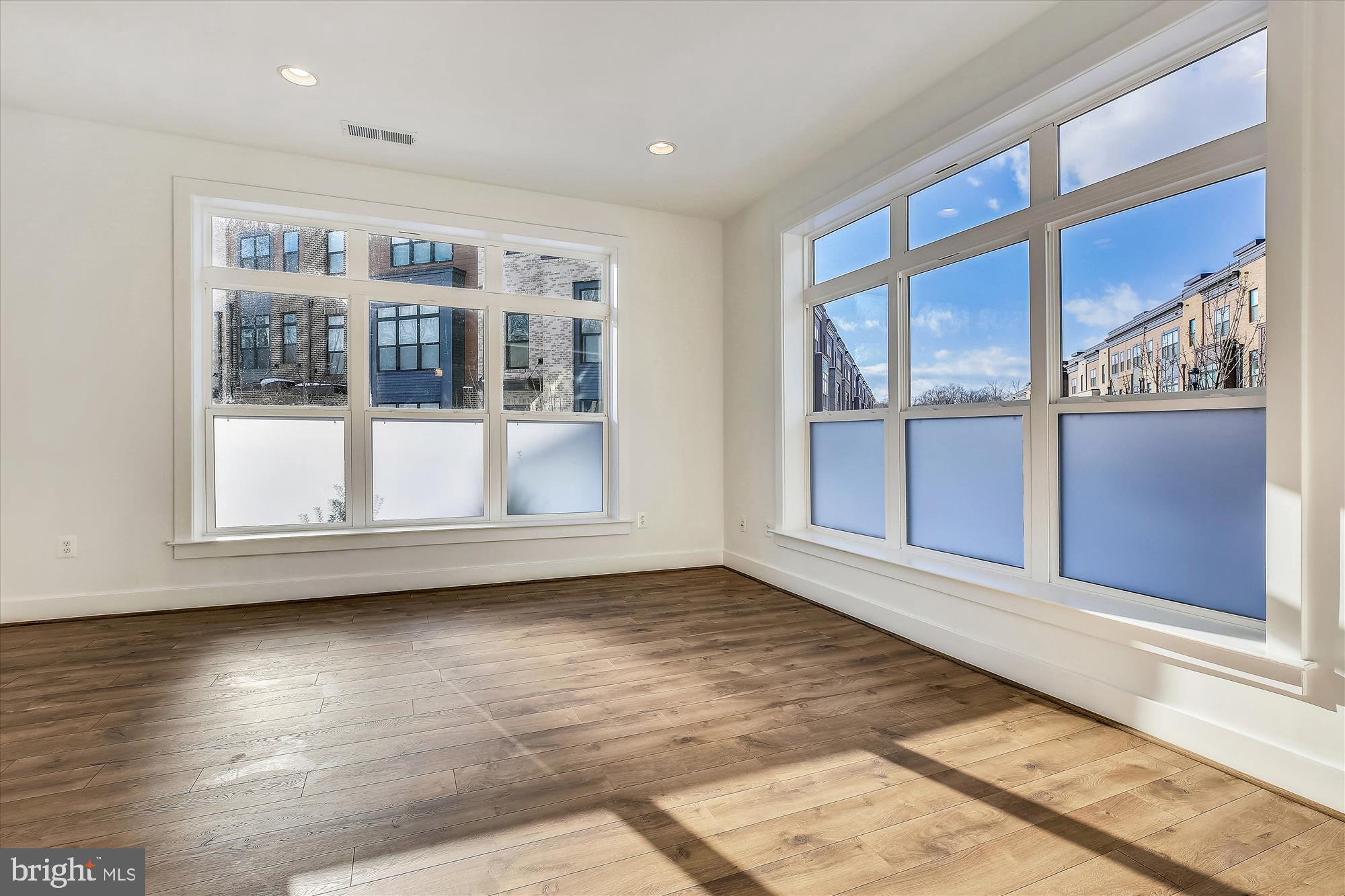 TOWER OAKS - Residential