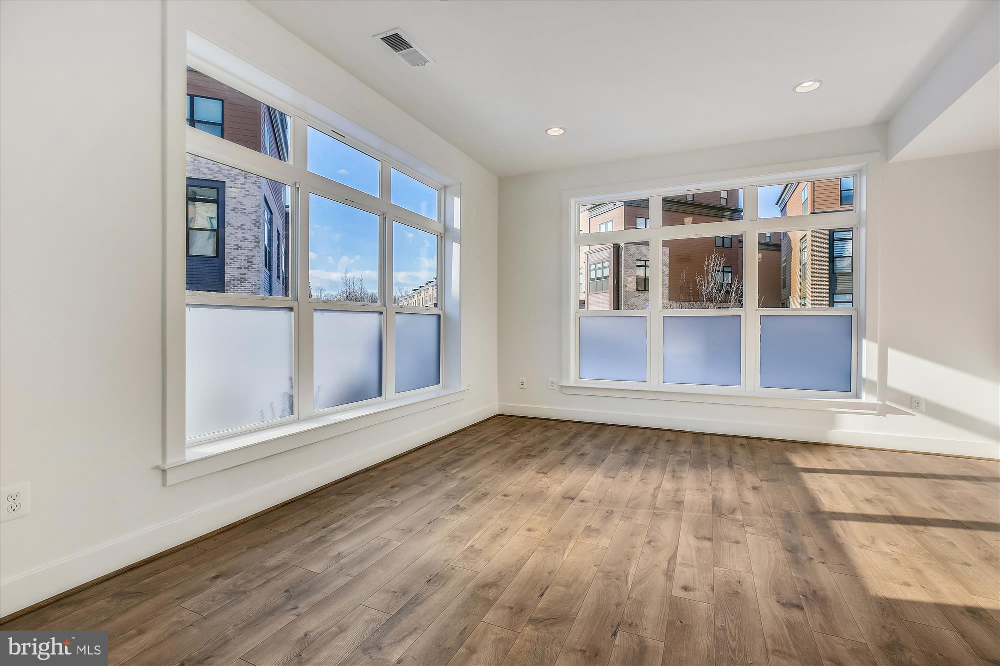 TOWER OAKS - Residential