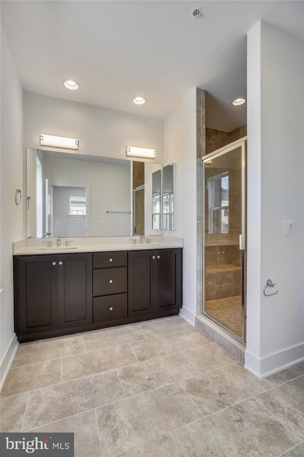 TOWER OAKS - Residential