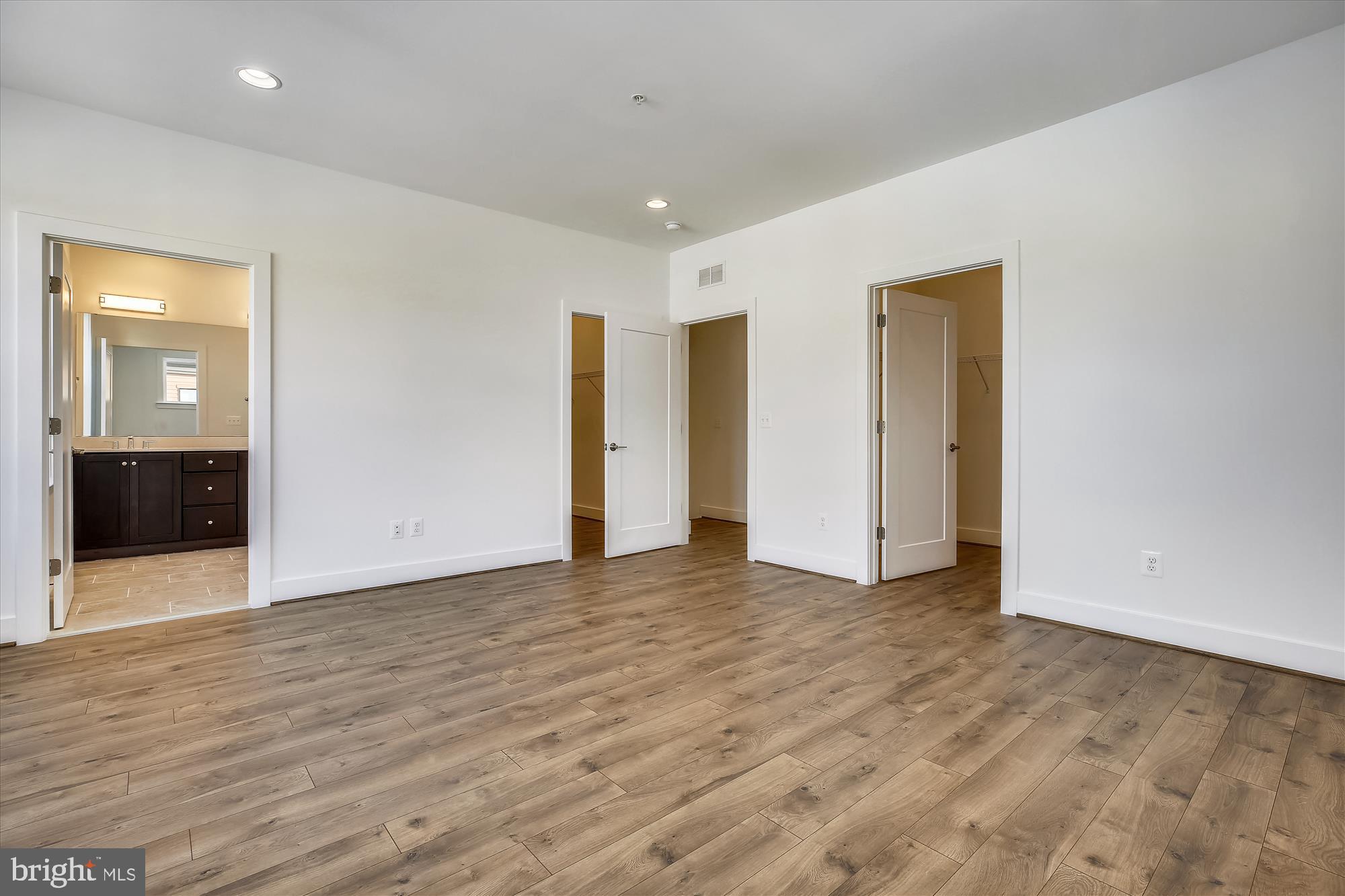 TOWER OAKS - Residential