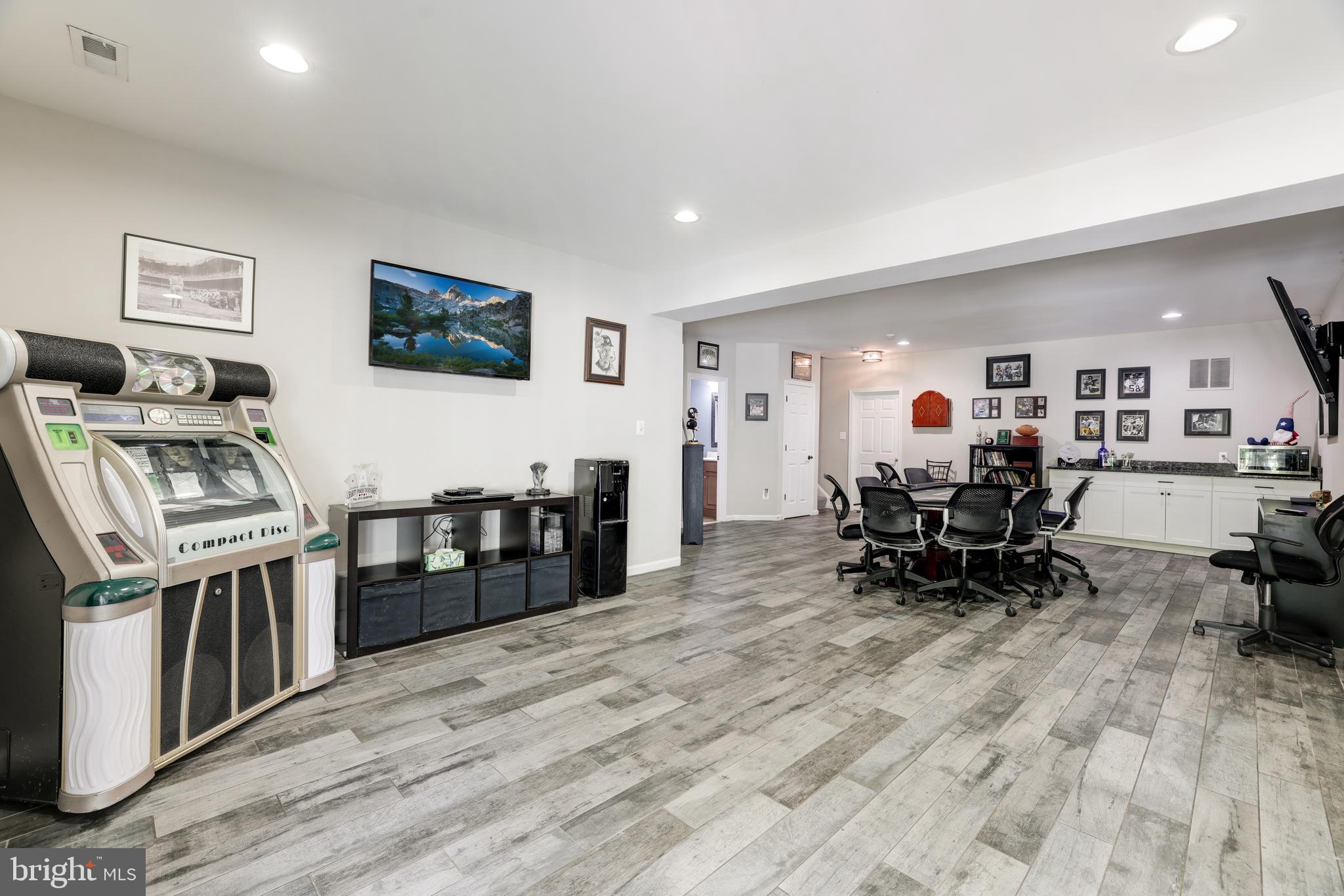 LANSDOWNE ON THE POTOMAC - Residential