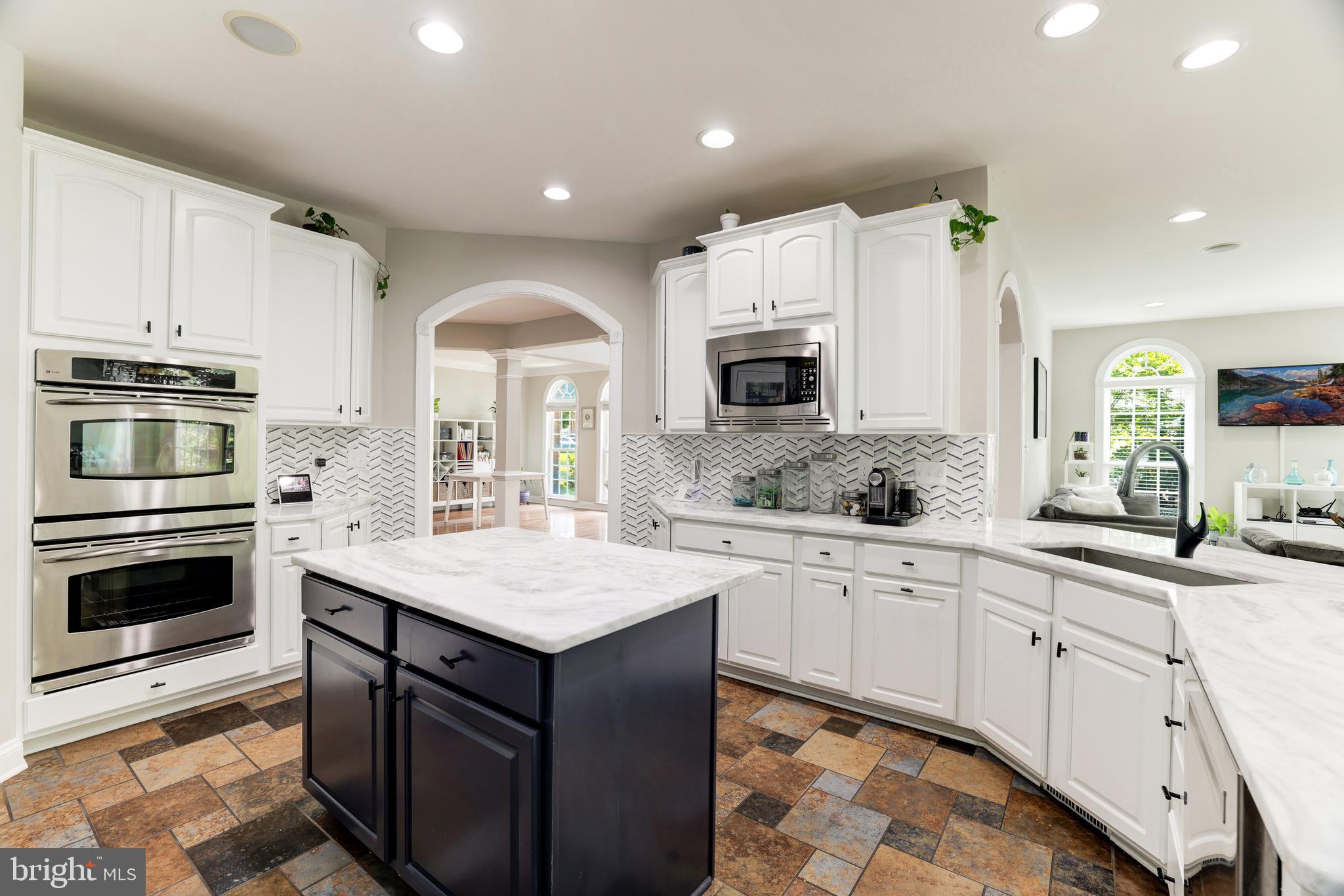 LANSDOWNE ON THE POTOMAC - Residential