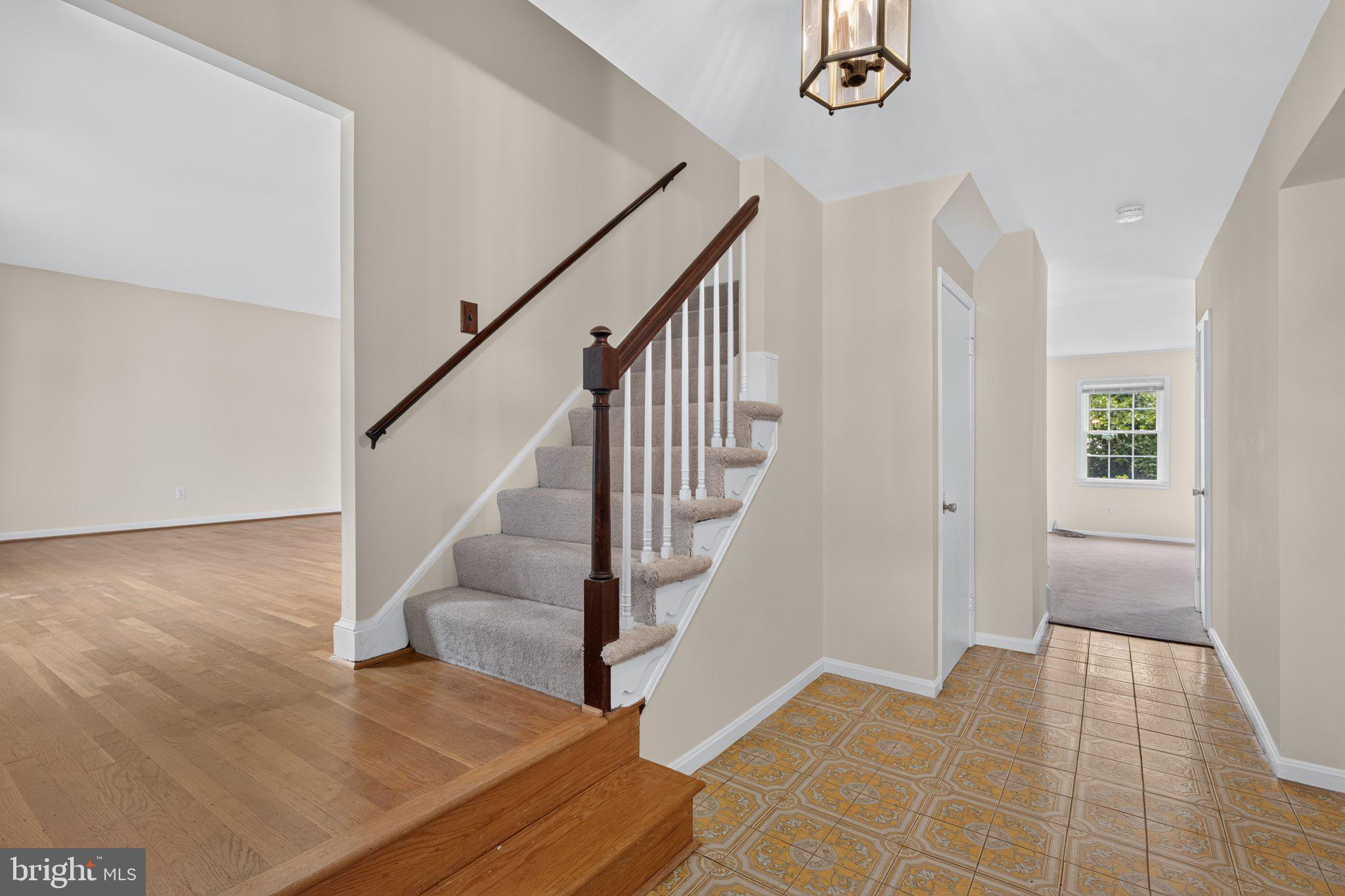 6114 LYNLEY TERRACE