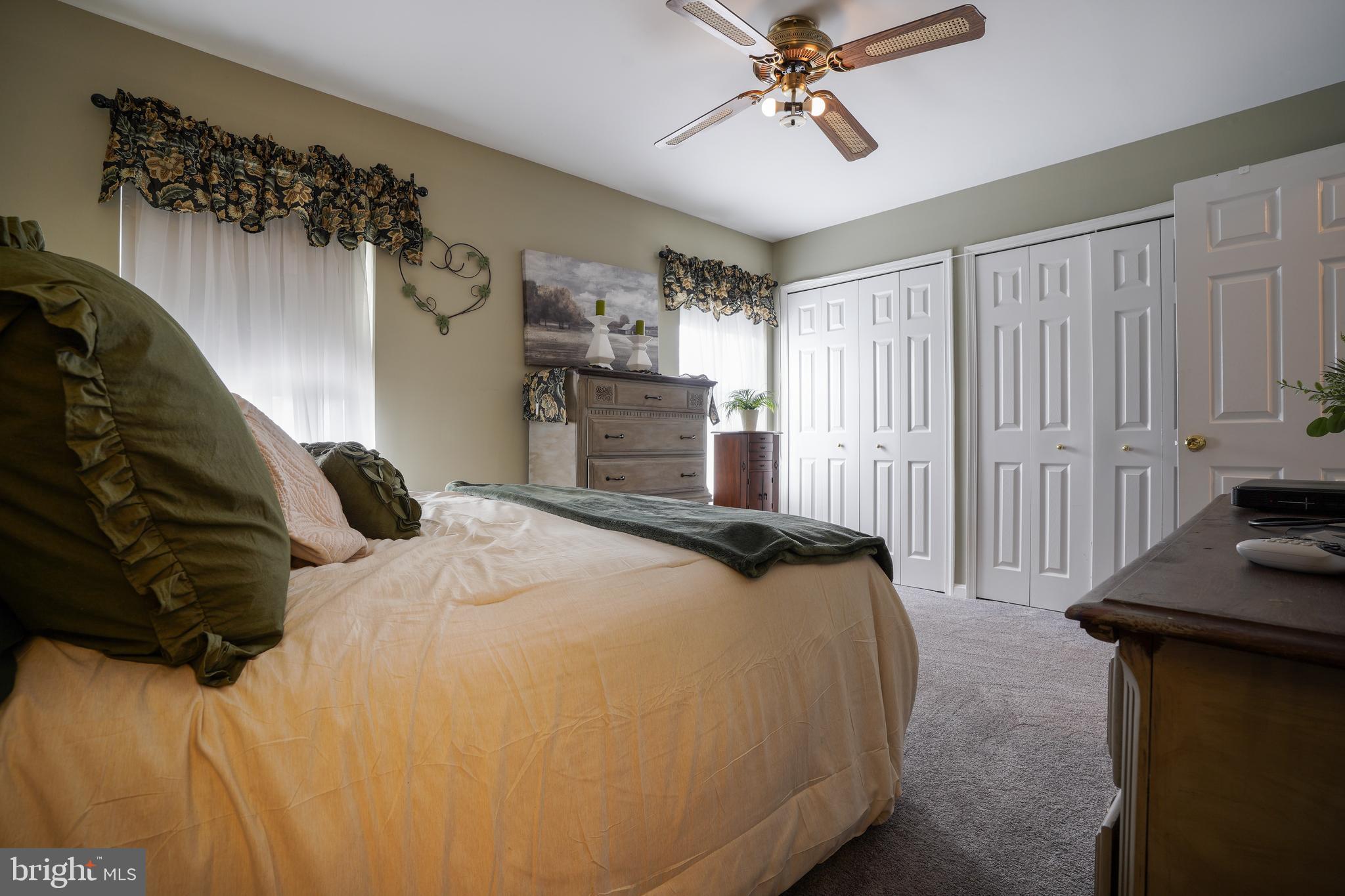 RIVERCHASE - Residential