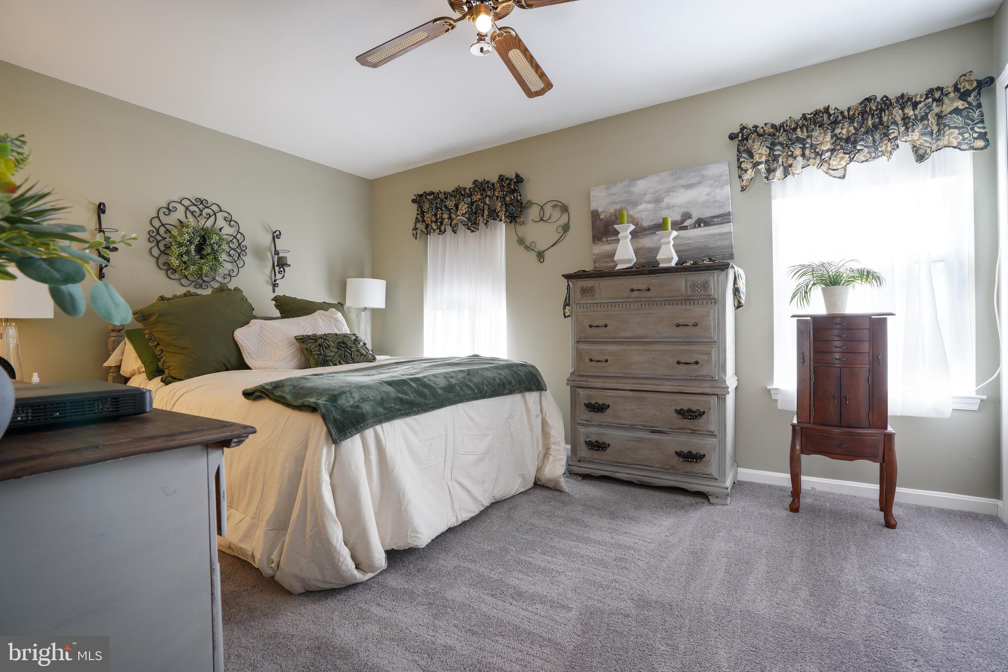 RIVERCHASE - Residential