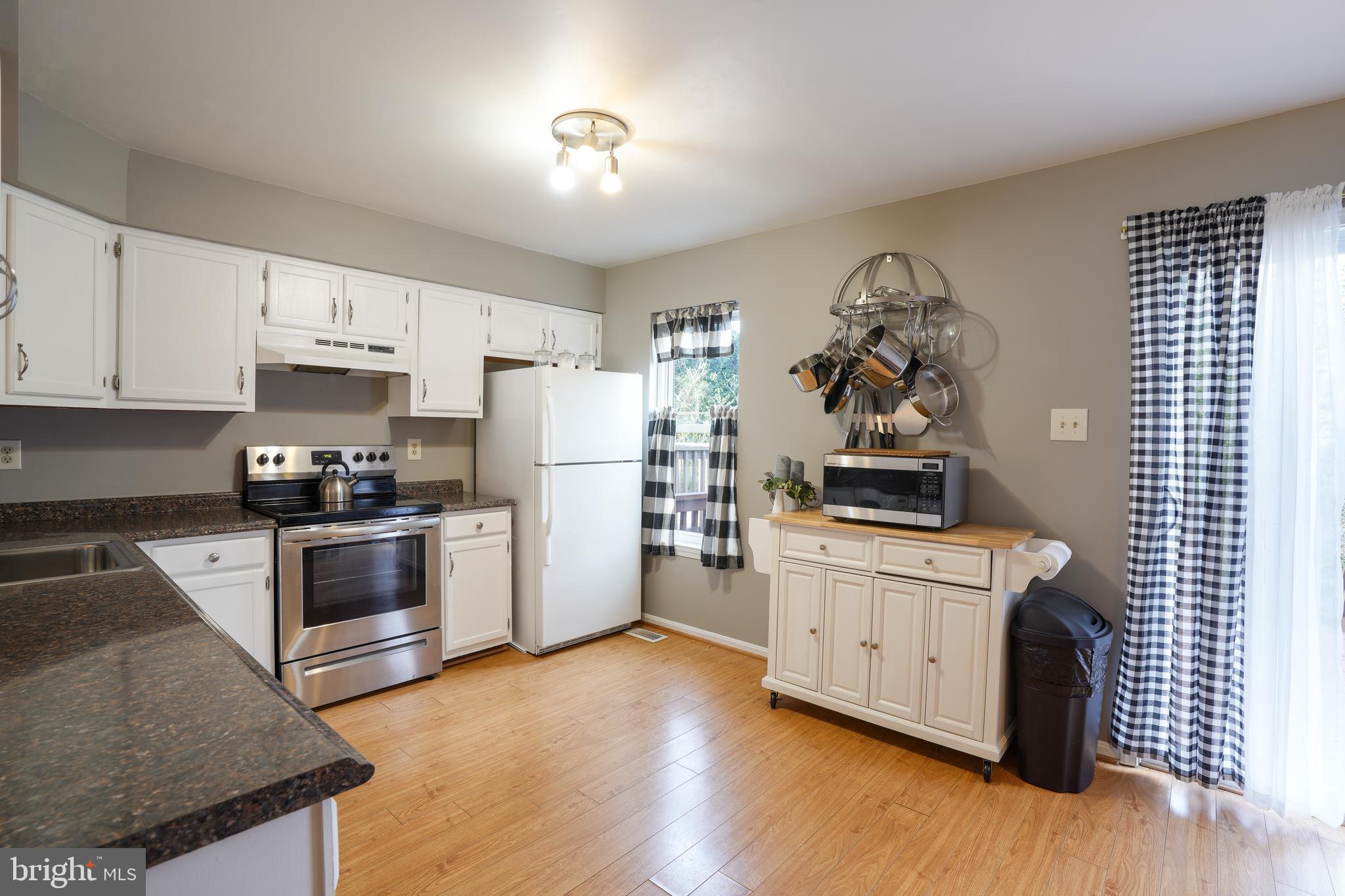 RIVERCHASE - Residential