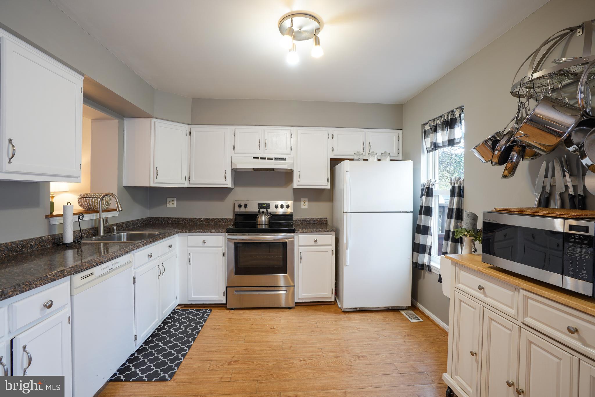 RIVERCHASE - Residential