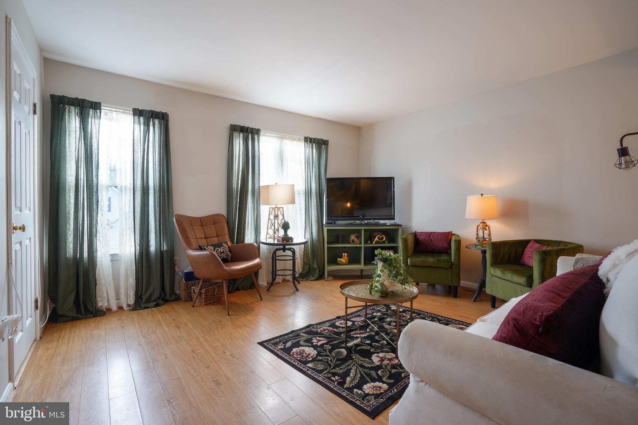 RIVERCHASE - Residential