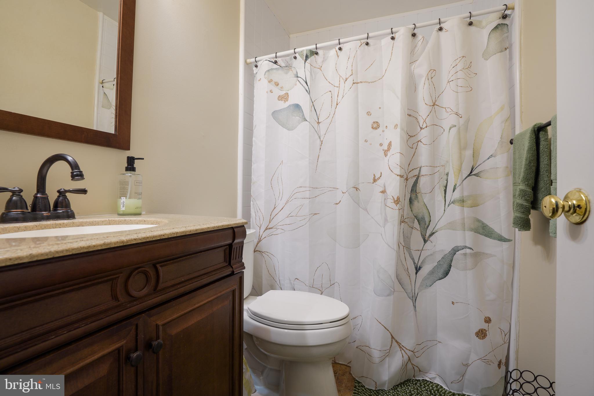 RIVERCHASE - Residential