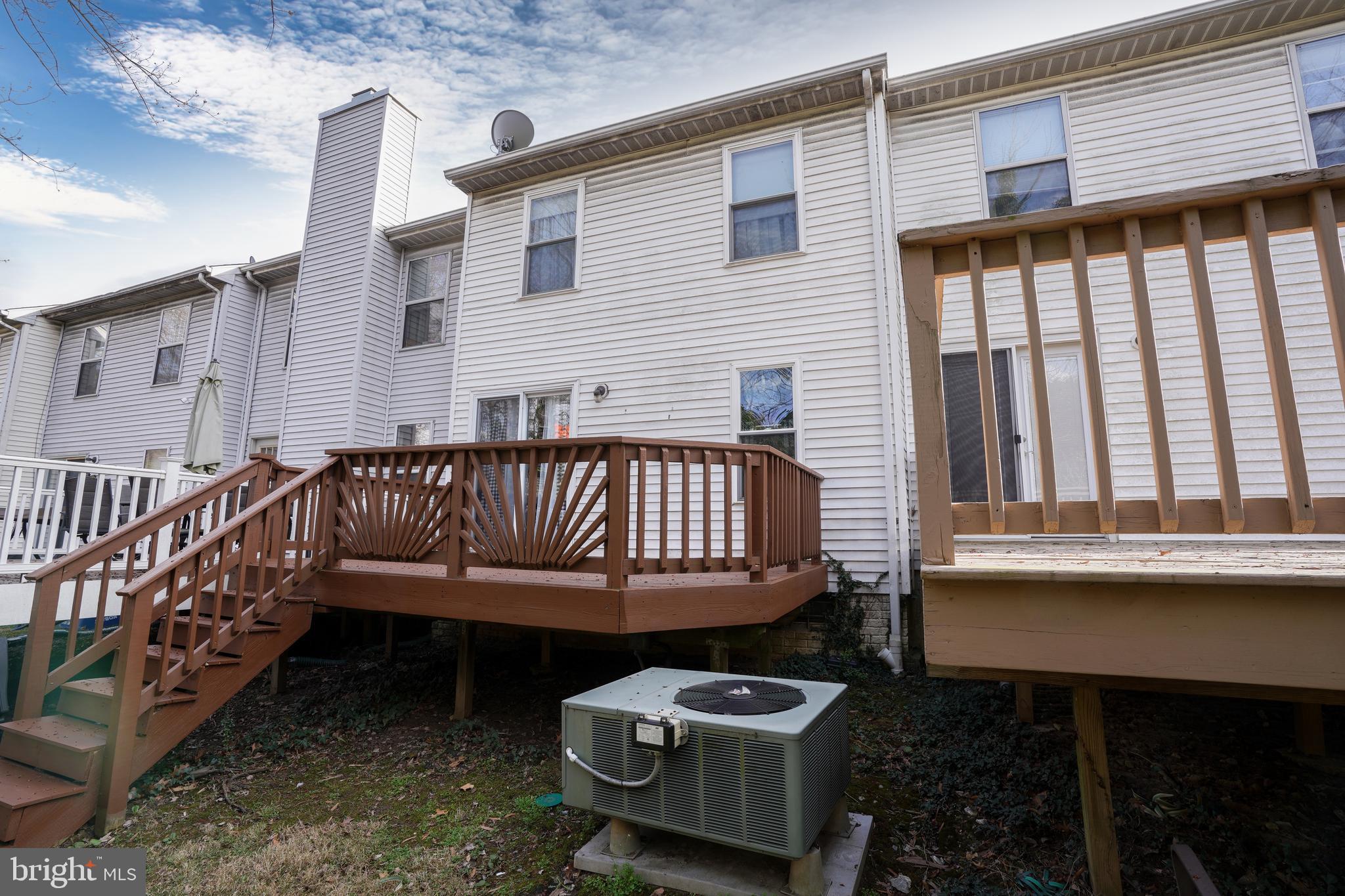 RIVERCHASE - Residential