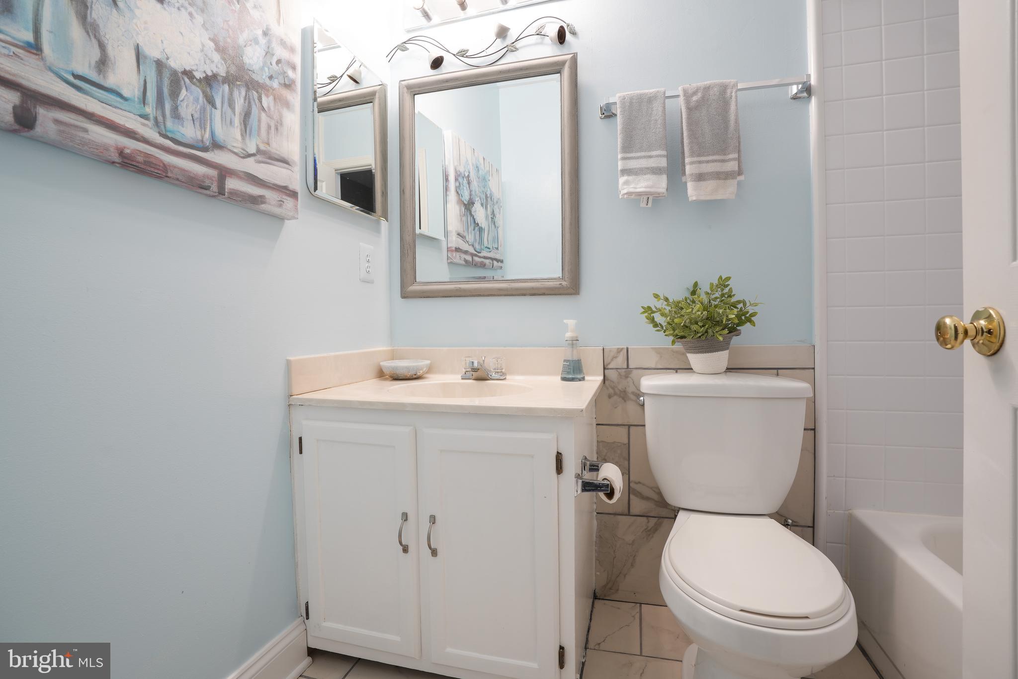 RIVERCHASE - Residential