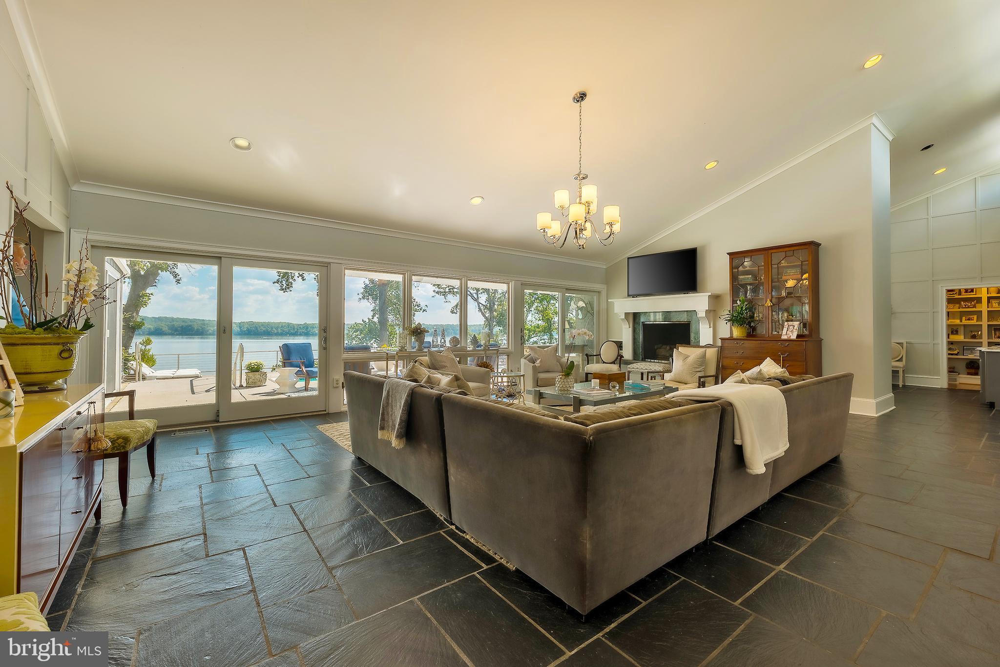 BELLE RIVE - Residential