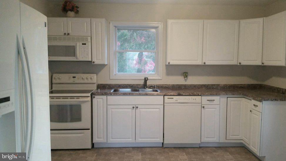 KENT ISLAND ESTATES - Residential Lease