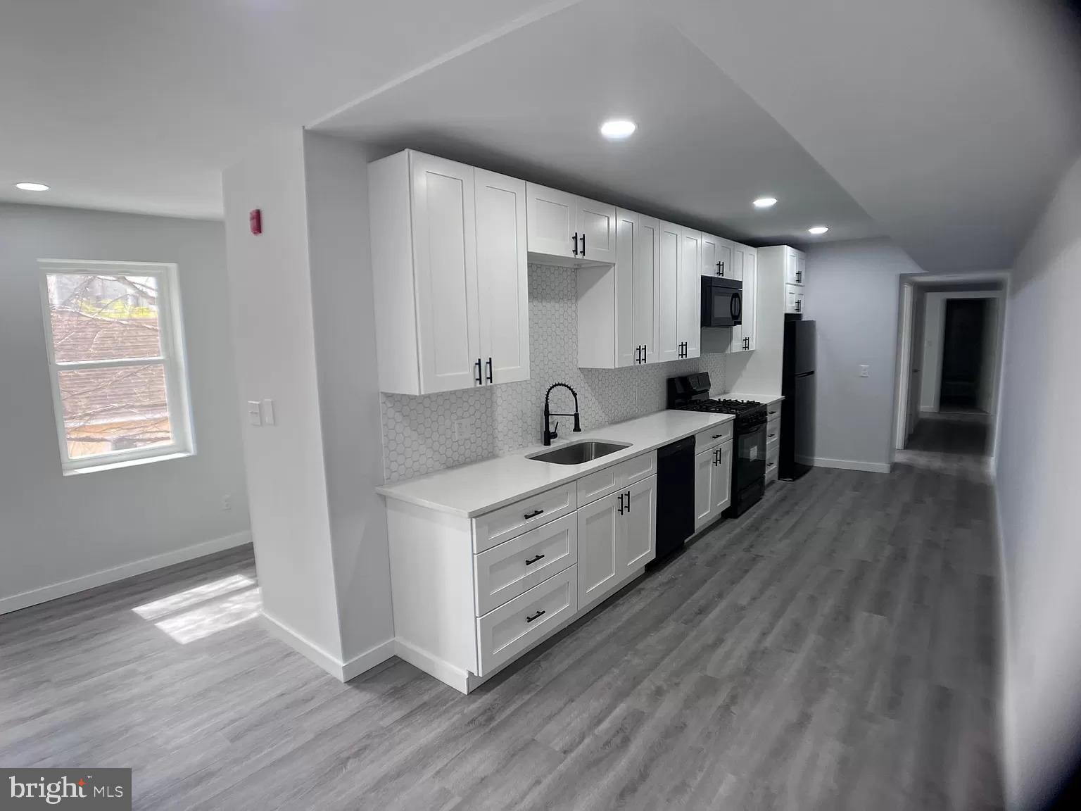 OLDE KENSINGTON - Residential Lease