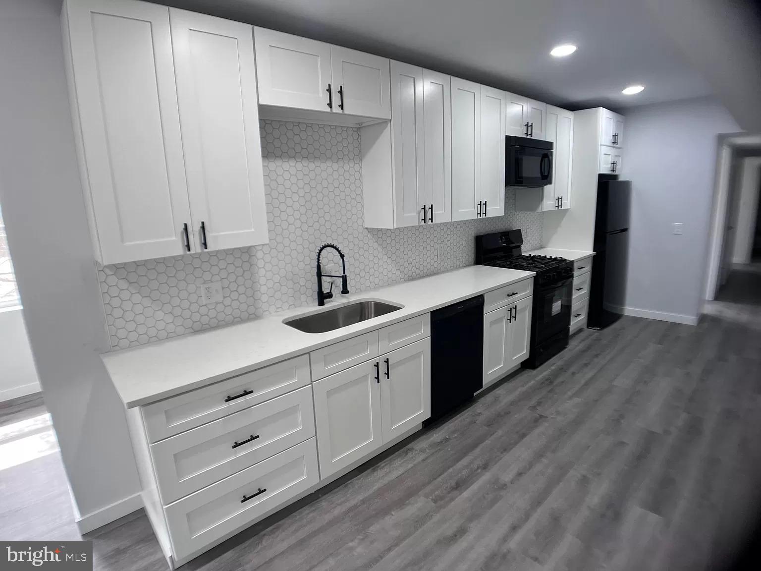 OLDE KENSINGTON - Residential Lease