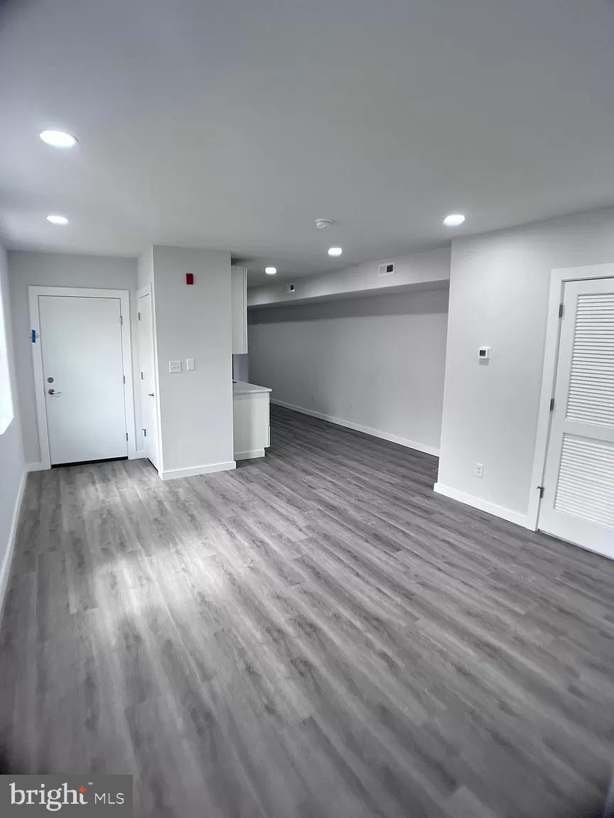 OLDE KENSINGTON - Residential Lease