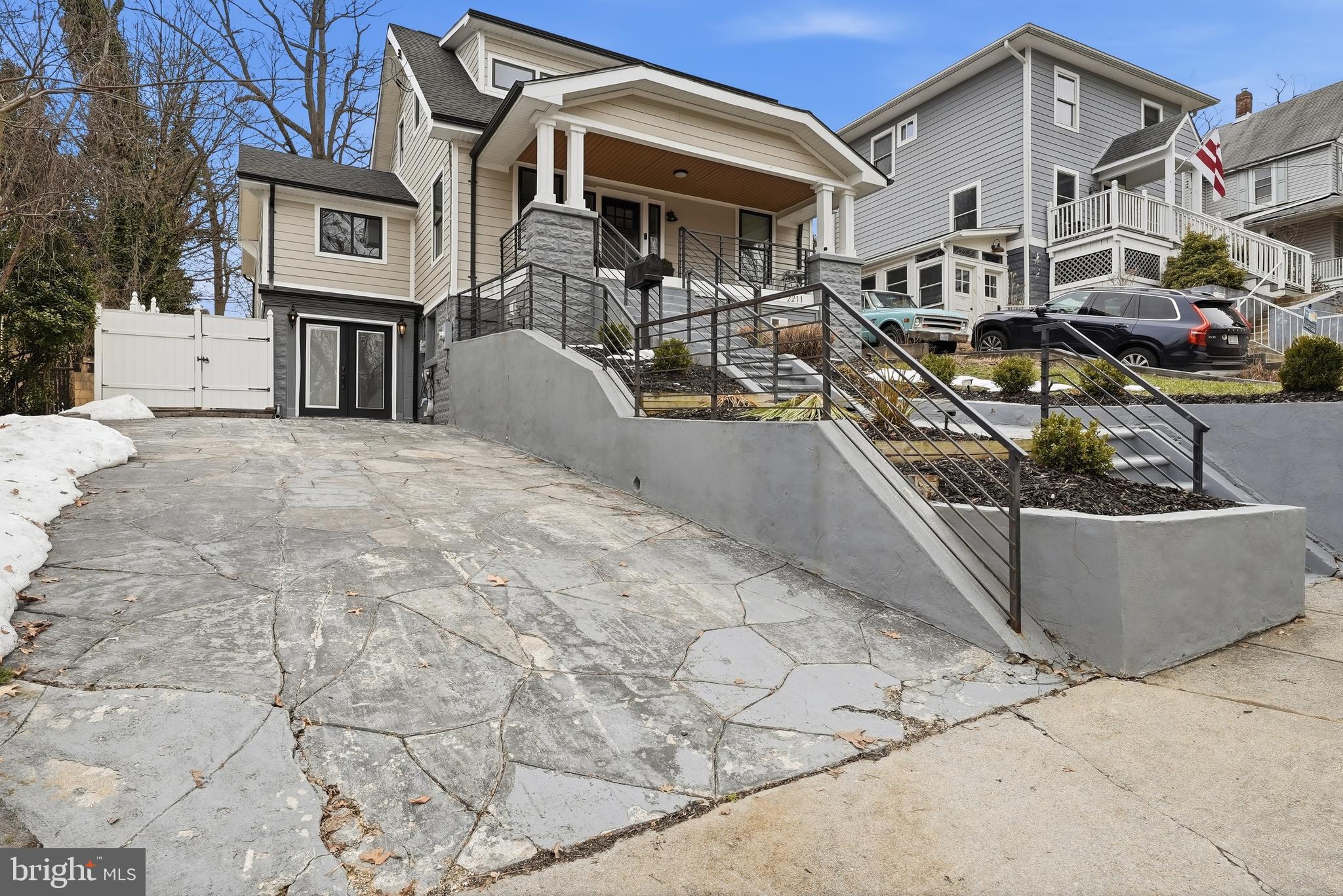 2211 FRANKLIN STREET NE