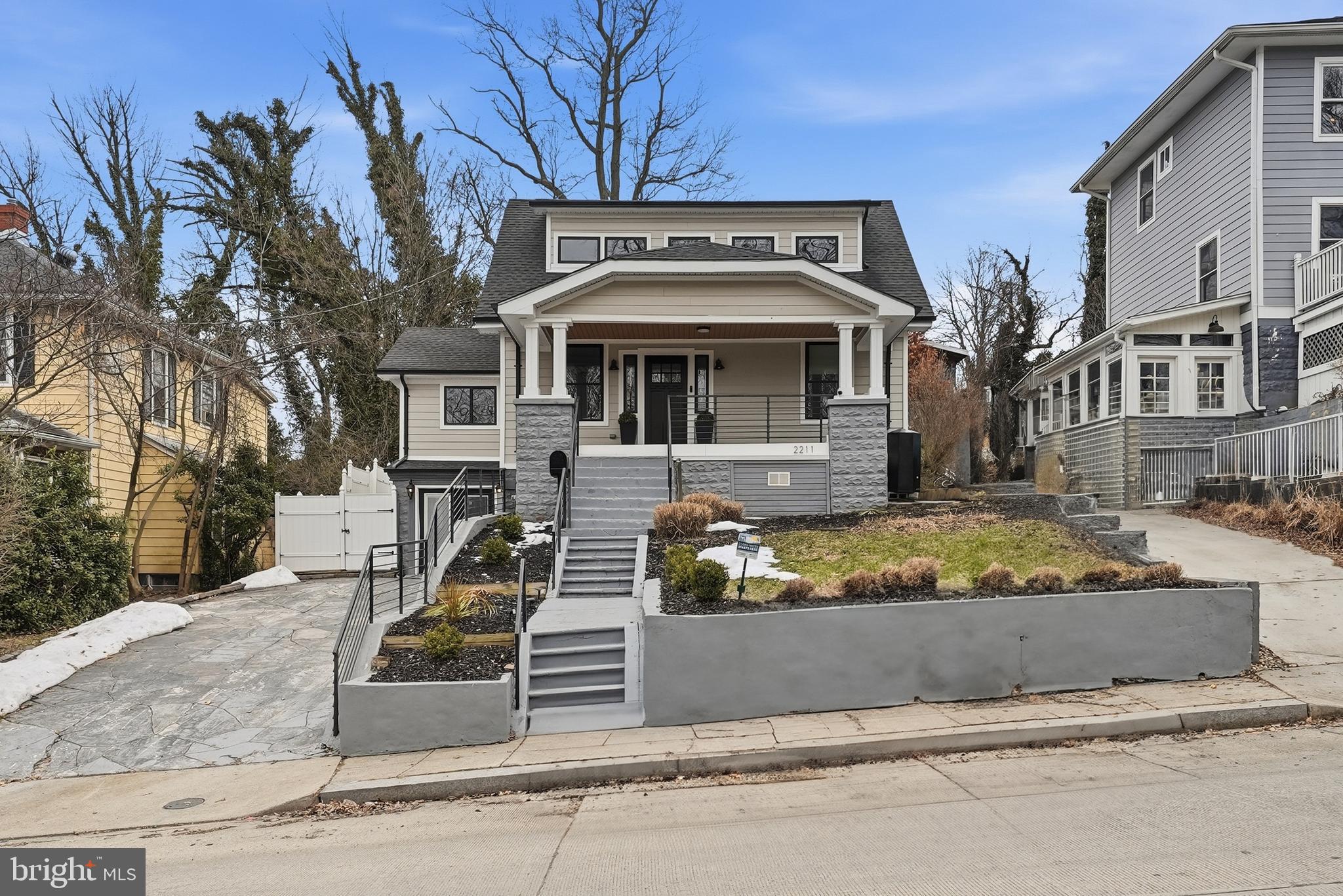 2211 FRANKLIN STREET NE