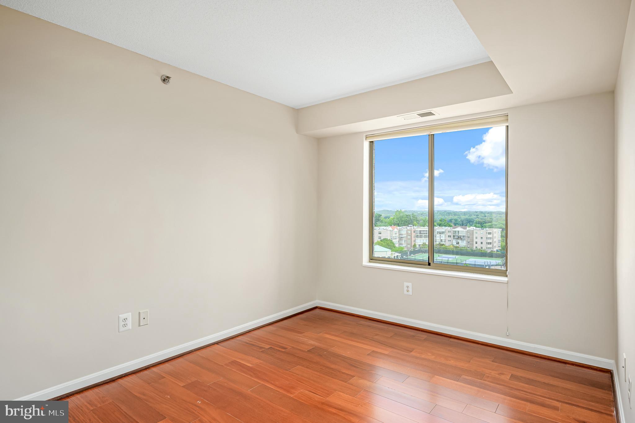 LANSDOWNE WOODS - Residential Lease