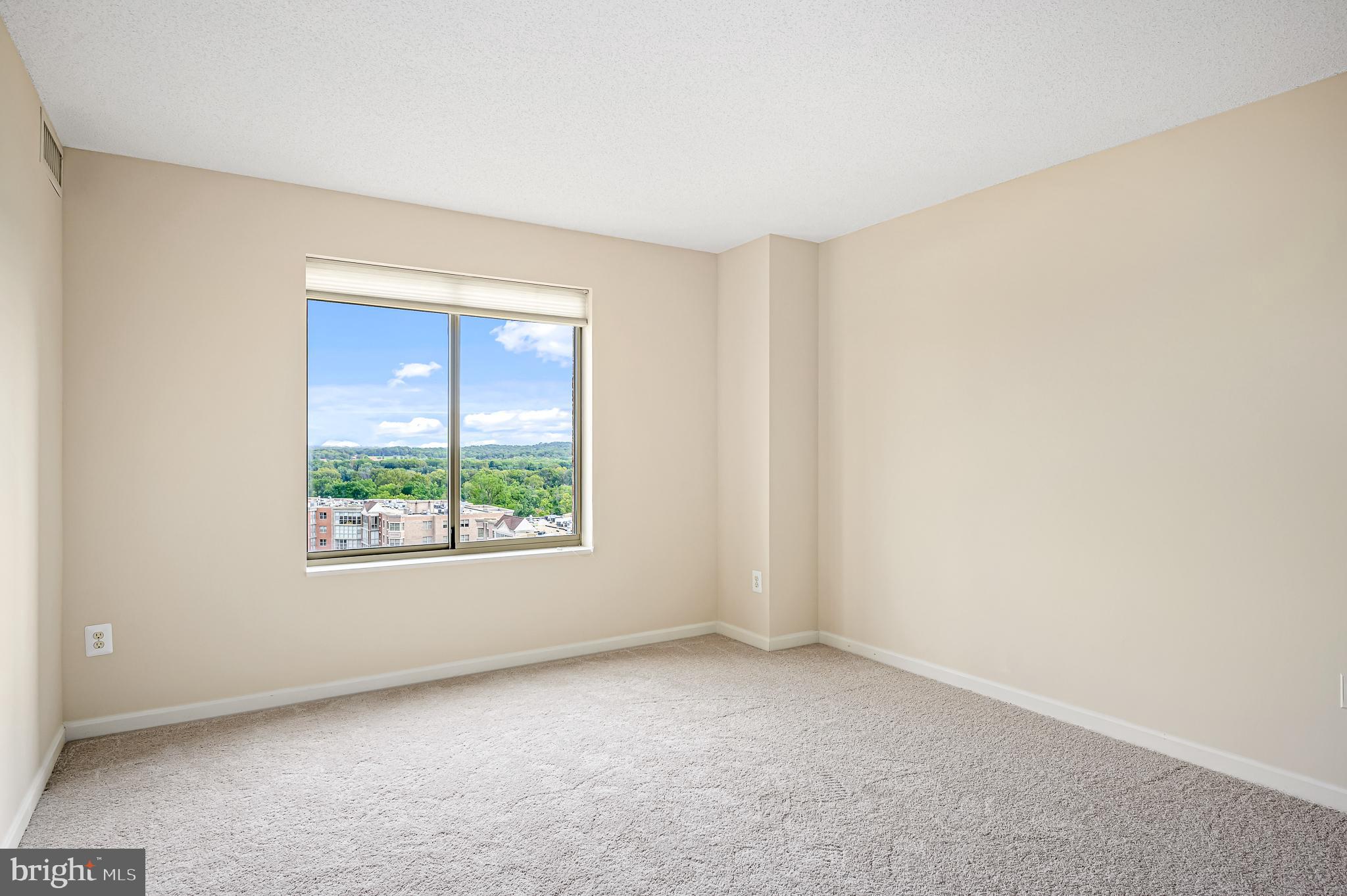 LANSDOWNE WOODS - Residential Lease