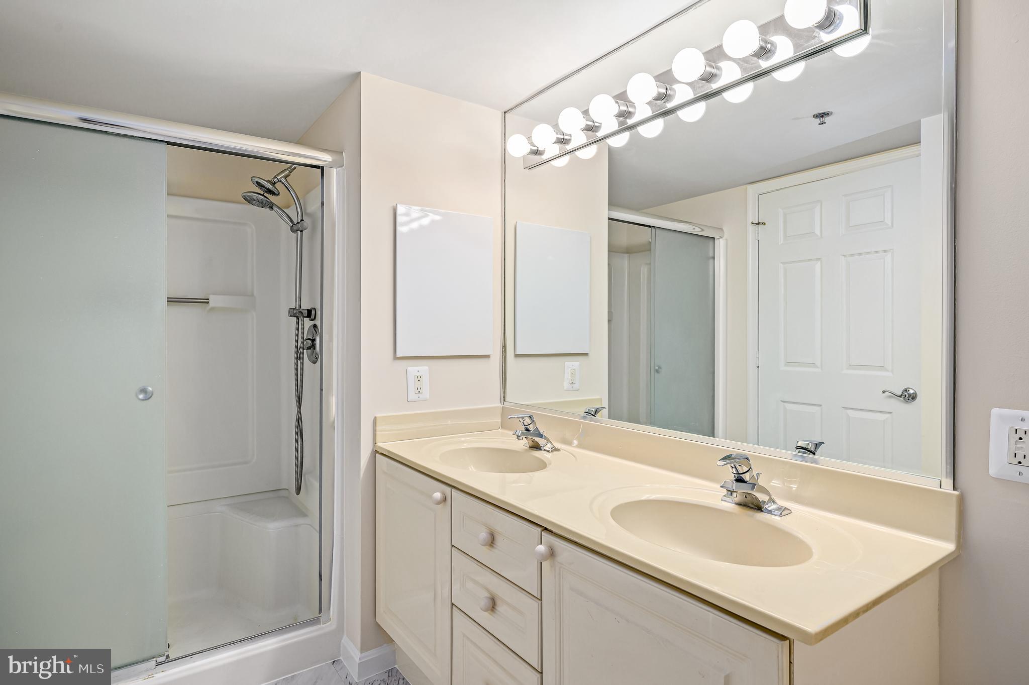 LANSDOWNE WOODS - Residential Lease