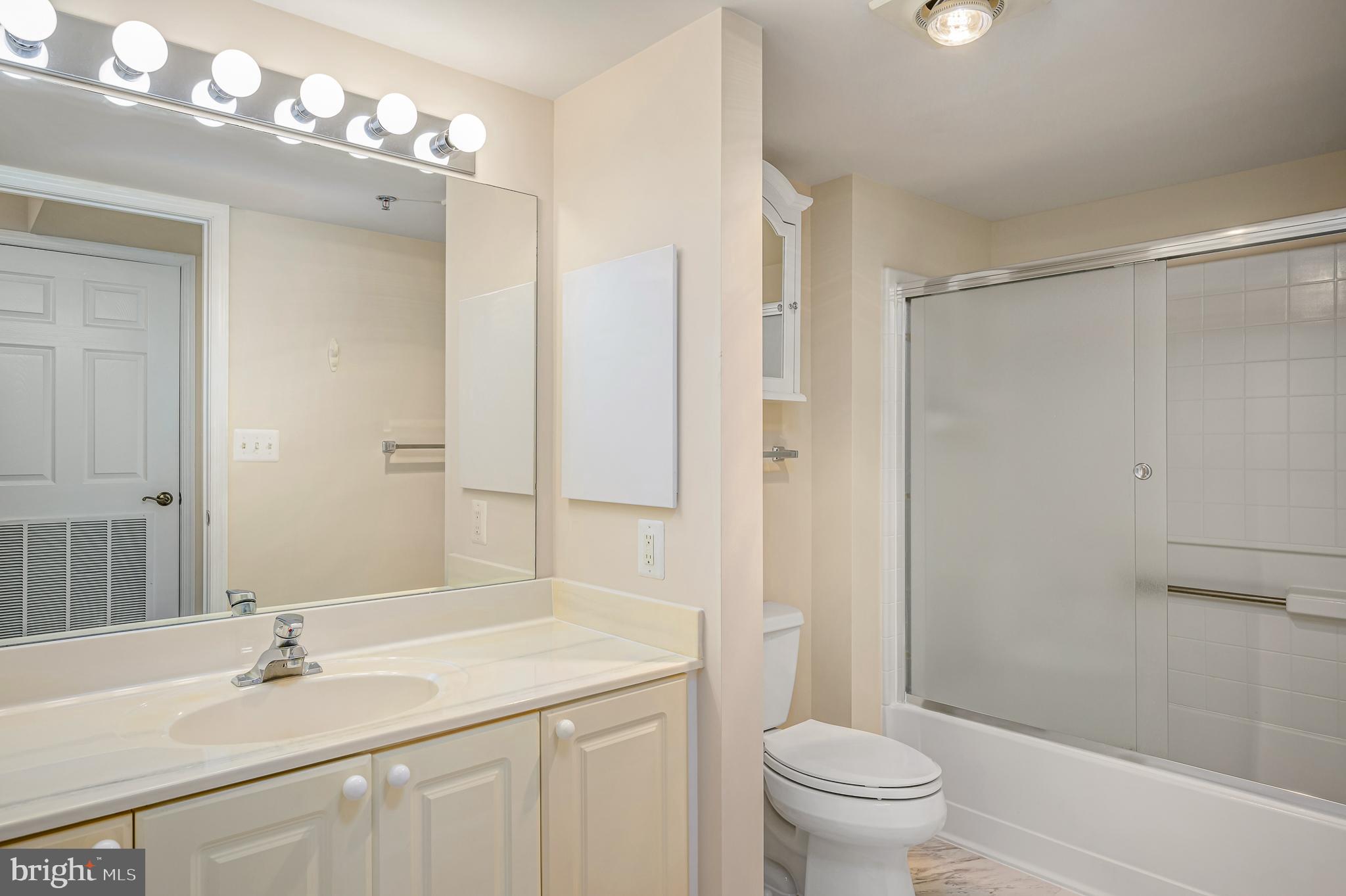 LANSDOWNE WOODS - Residential Lease