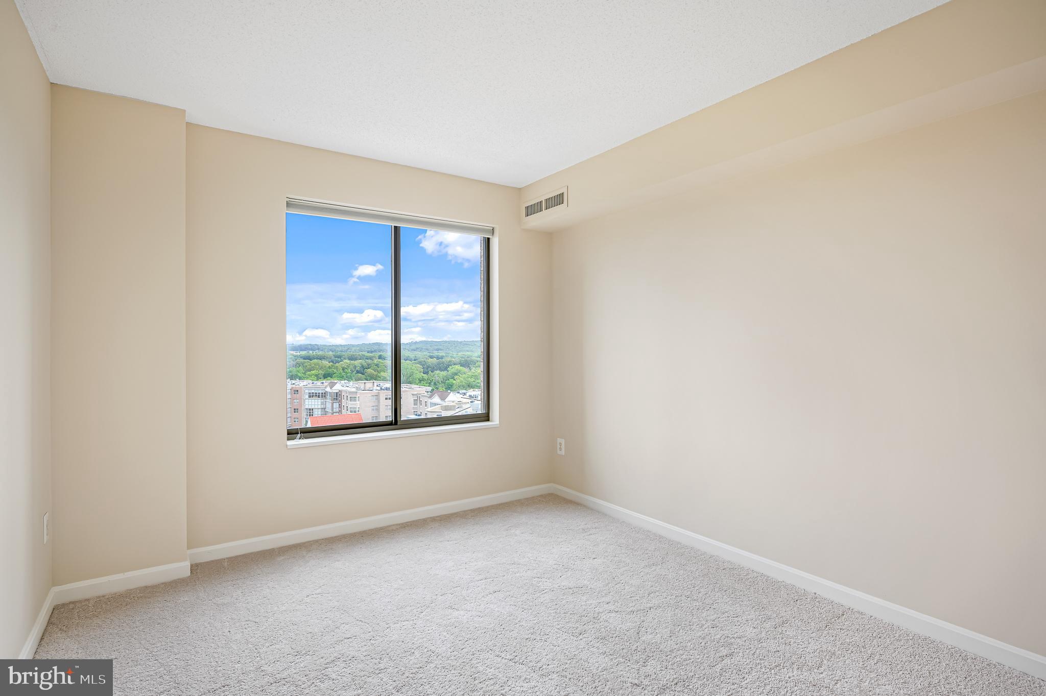 LANSDOWNE WOODS - Residential Lease