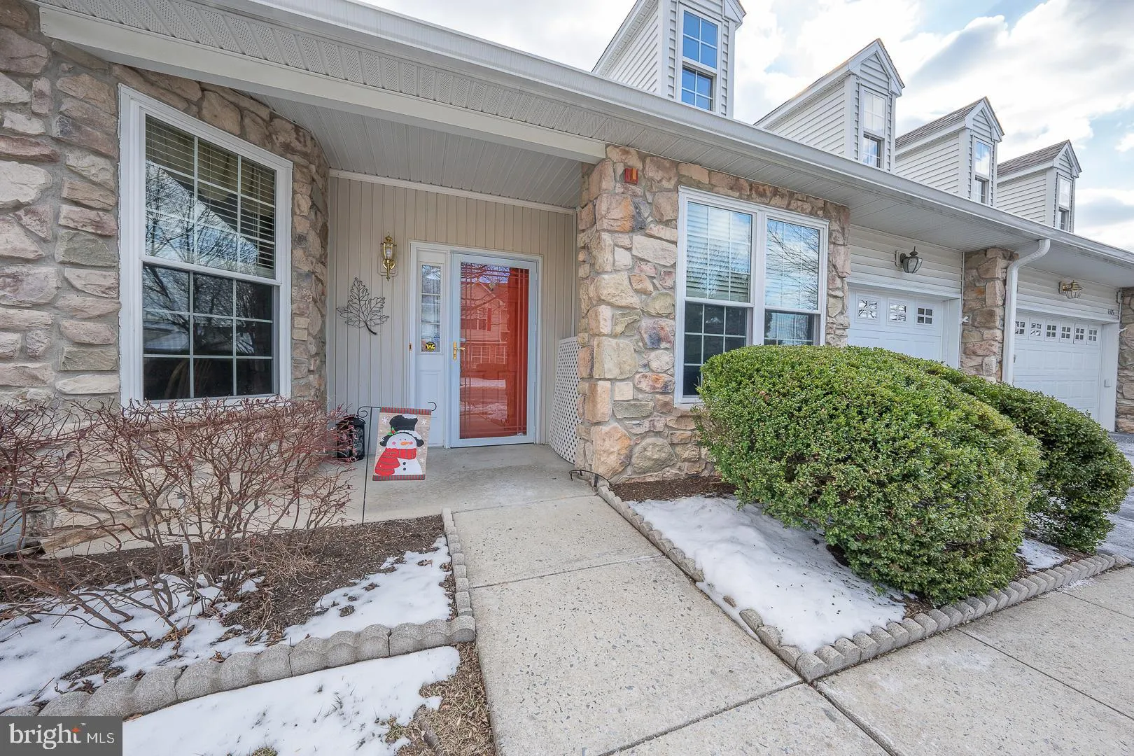 Springfield, Pennsylvania 19064, United States, 2 Bedrooms Bedrooms, ,3 BathroomsBathrooms,Residential,Pending,16525