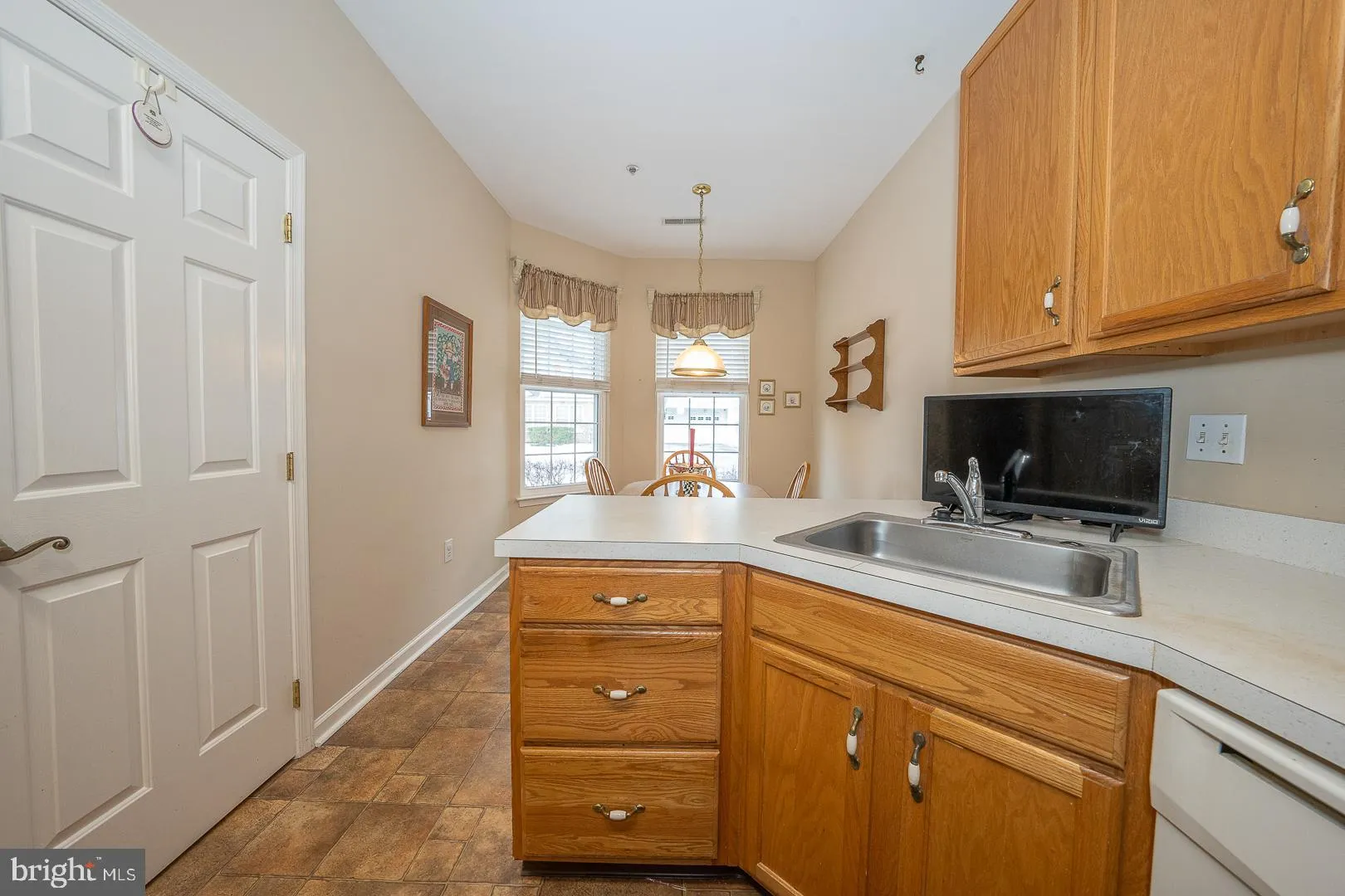 Springfield, Pennsylvania 19064, United States, 2 Bedrooms Bedrooms, ,3 BathroomsBathrooms,Residential,Pending,16525