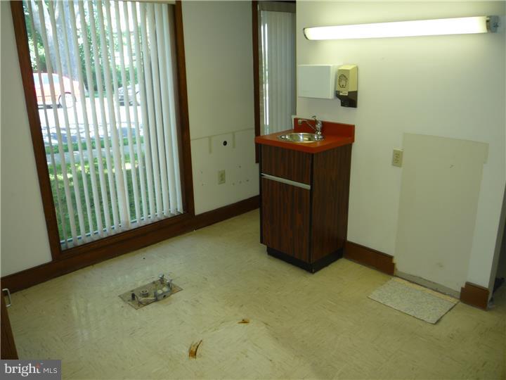 000 - Commercial Sale