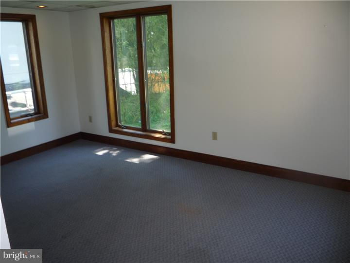 000 - Commercial Sale