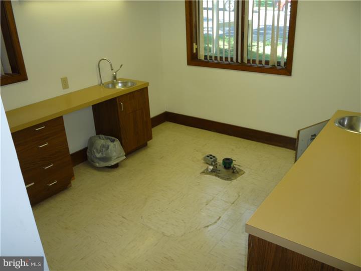 000 - Commercial Sale