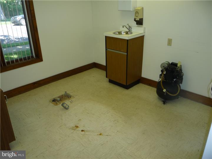 000 - Commercial Sale