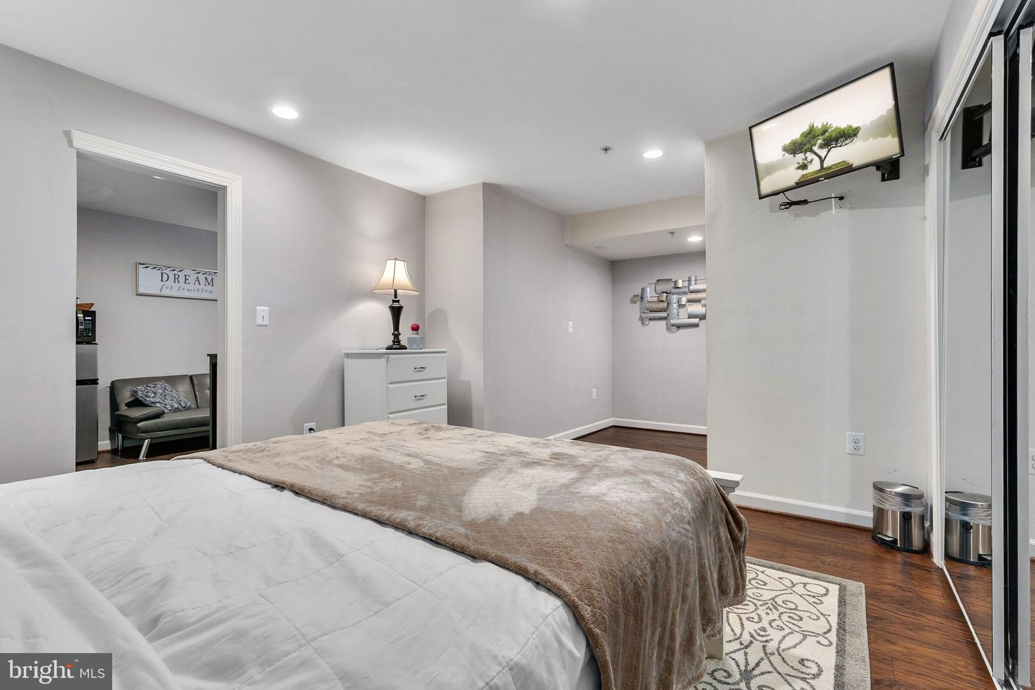 QUINCE ORCHARD PARK - Residential