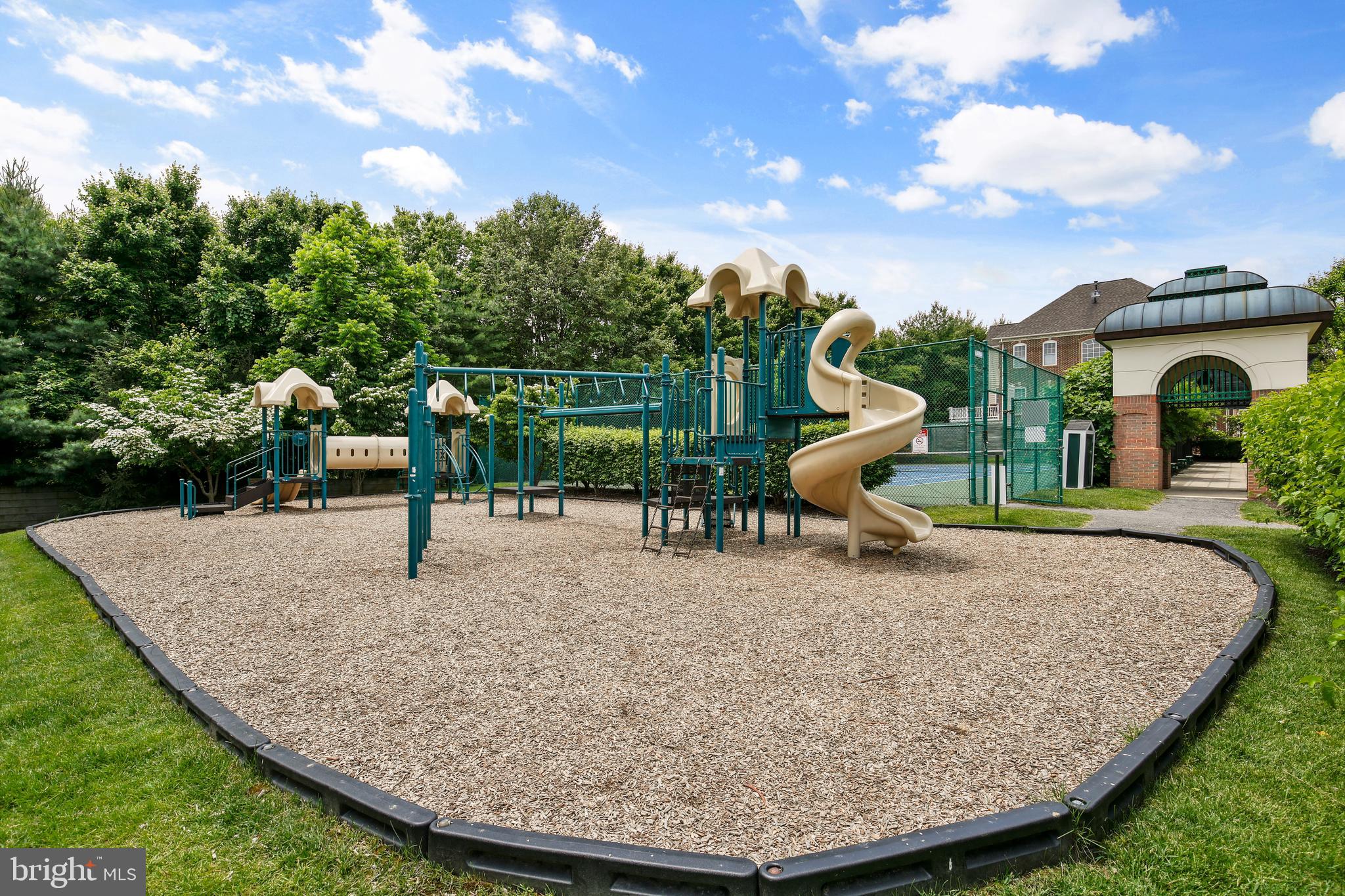 QUINCE ORCHARD PARK - Residential