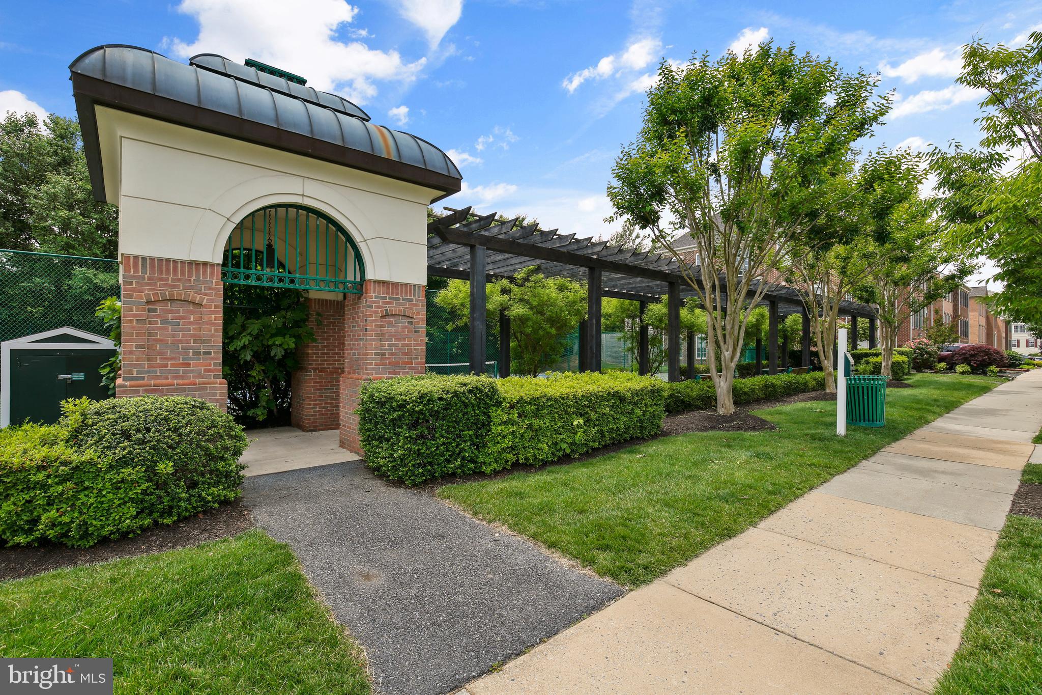 QUINCE ORCHARD PARK - Residential