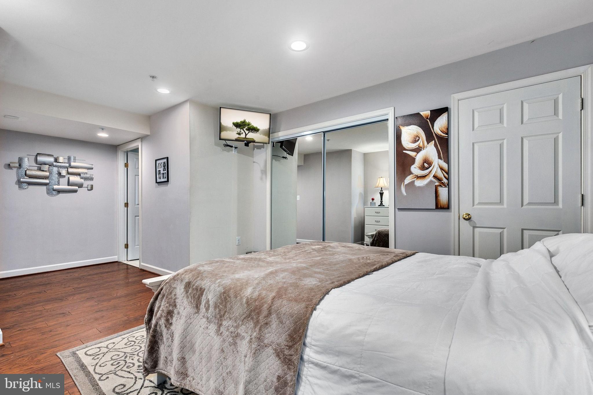 QUINCE ORCHARD PARK - Residential