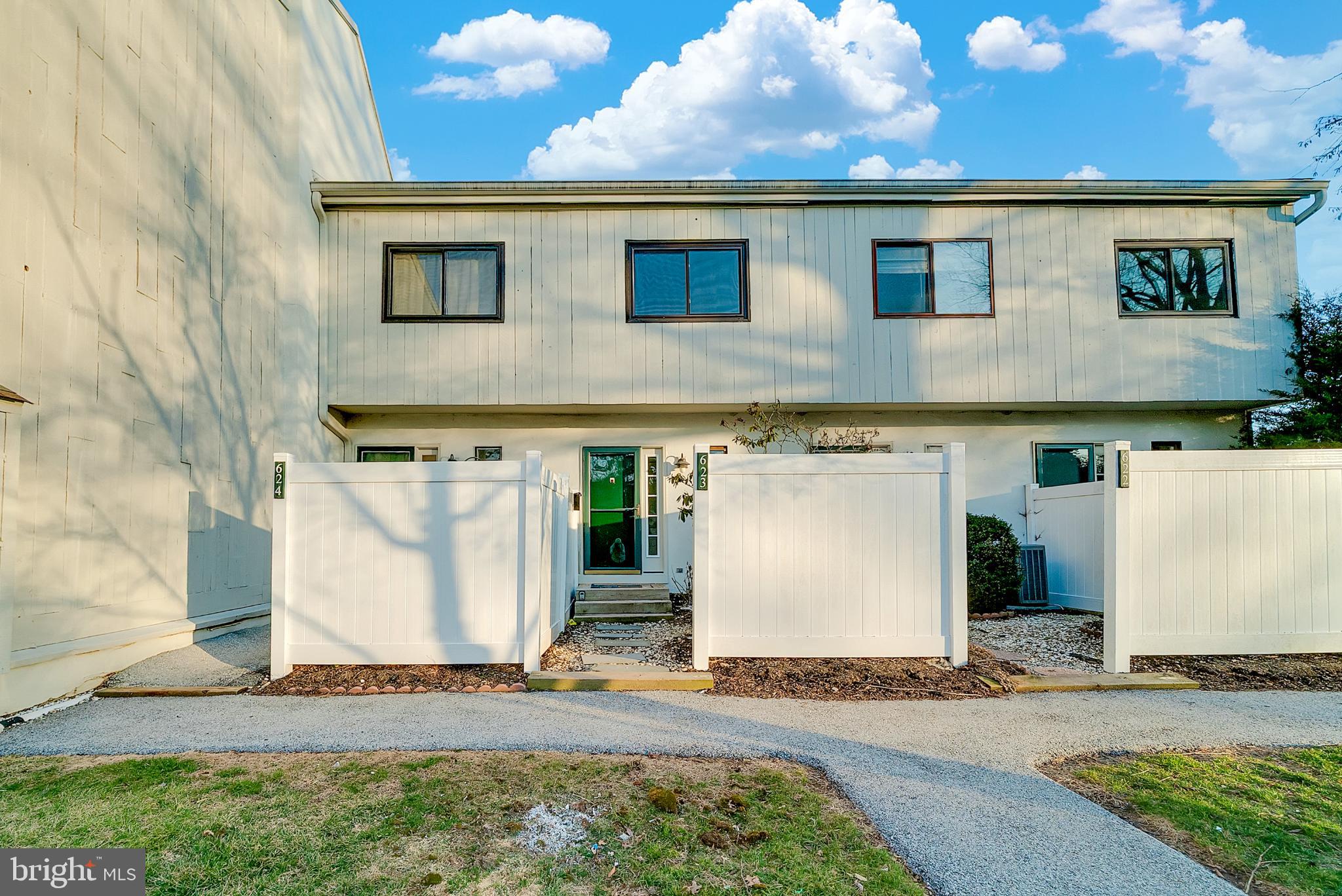 623 SUMMIT HOUSE 623